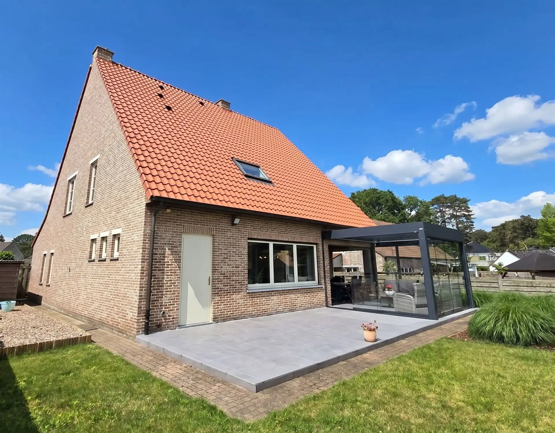Stijlvolle woning met 4 slks op een perceel van 897m²  foto 22