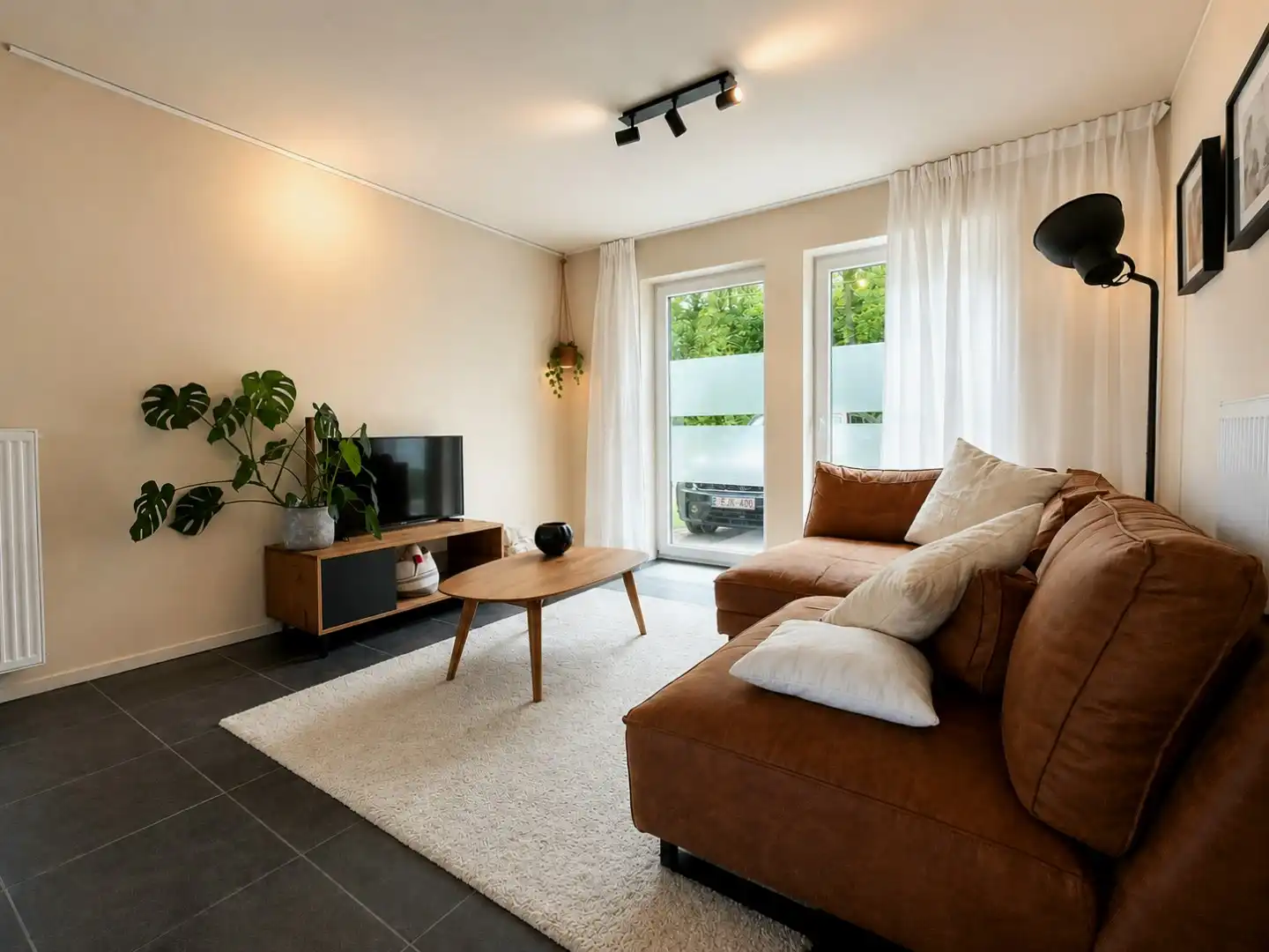 ZEER ENERGIEZUINIGE HOB IN CENTRUM LOTENHULLE MET 3 SLPKS, DUBBELE CARPORT & TUIN foto 2