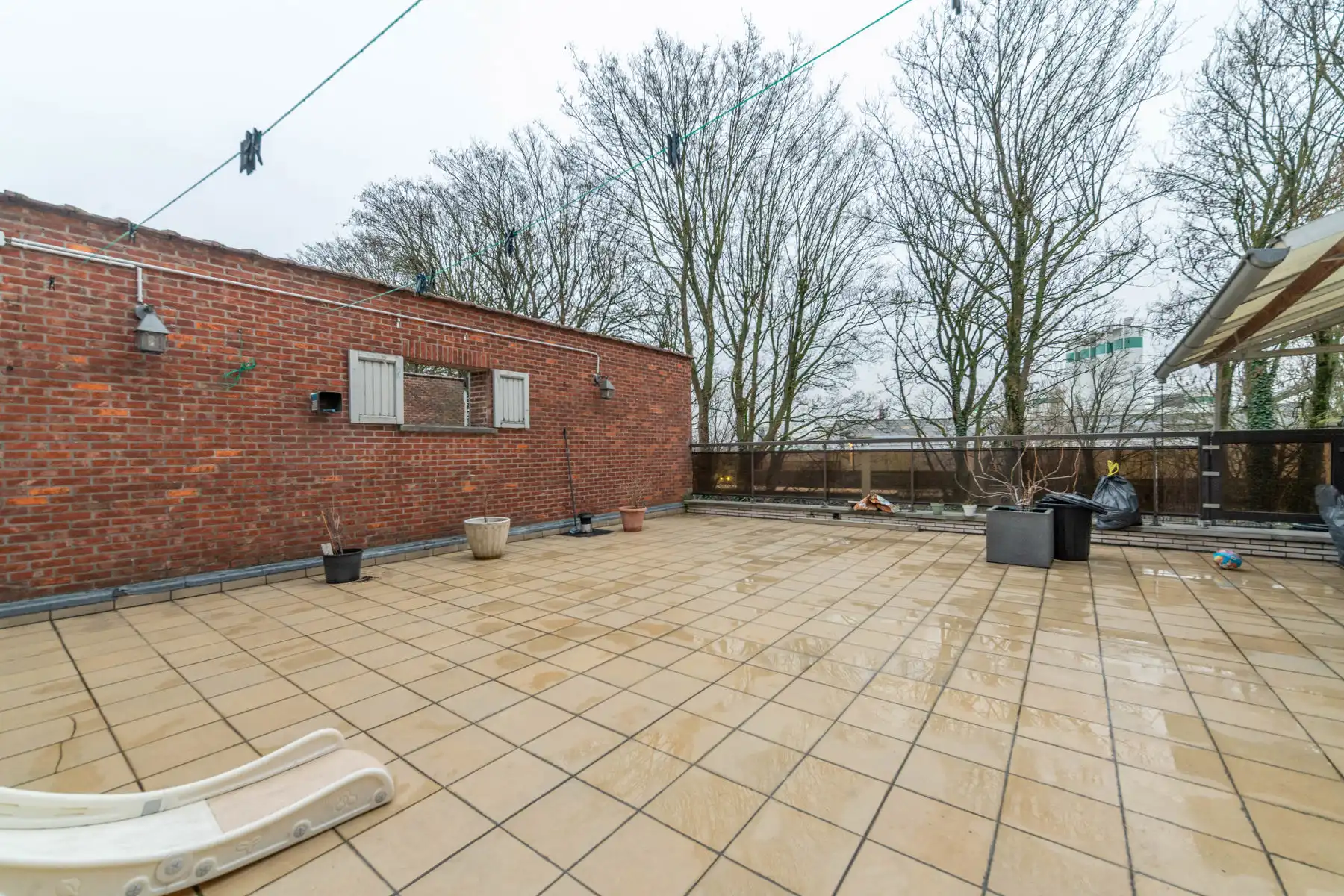 Opbrengsteigendom met handelsgelijkvloers en verhuurd duplexappartement te Niel. foto 3