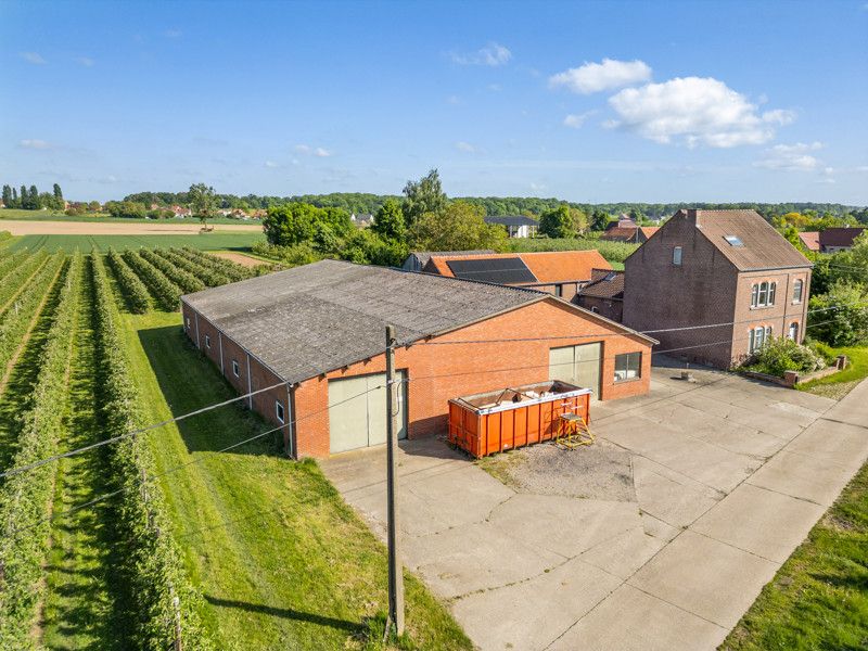 Grote loods op een perceel van 16are foto 3