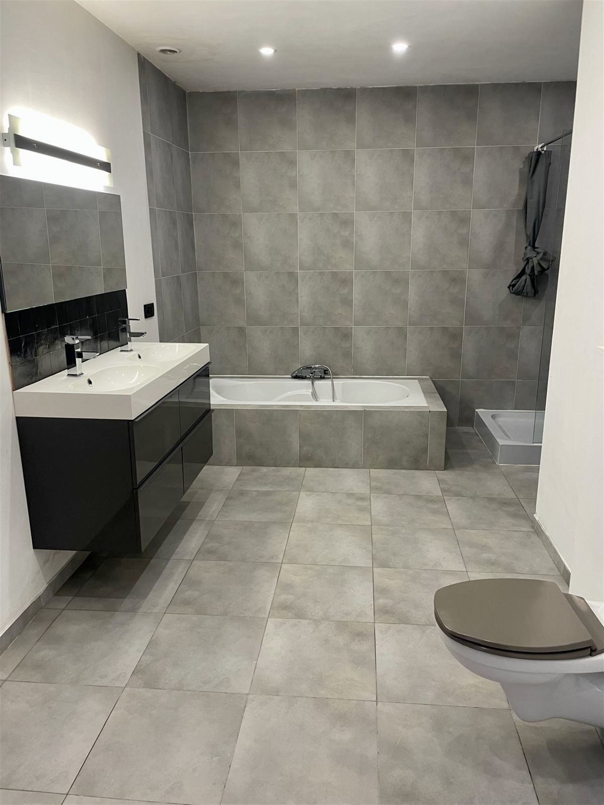 Instapklaar appartement met 2 slaapkamers en groot terras.  foto 20