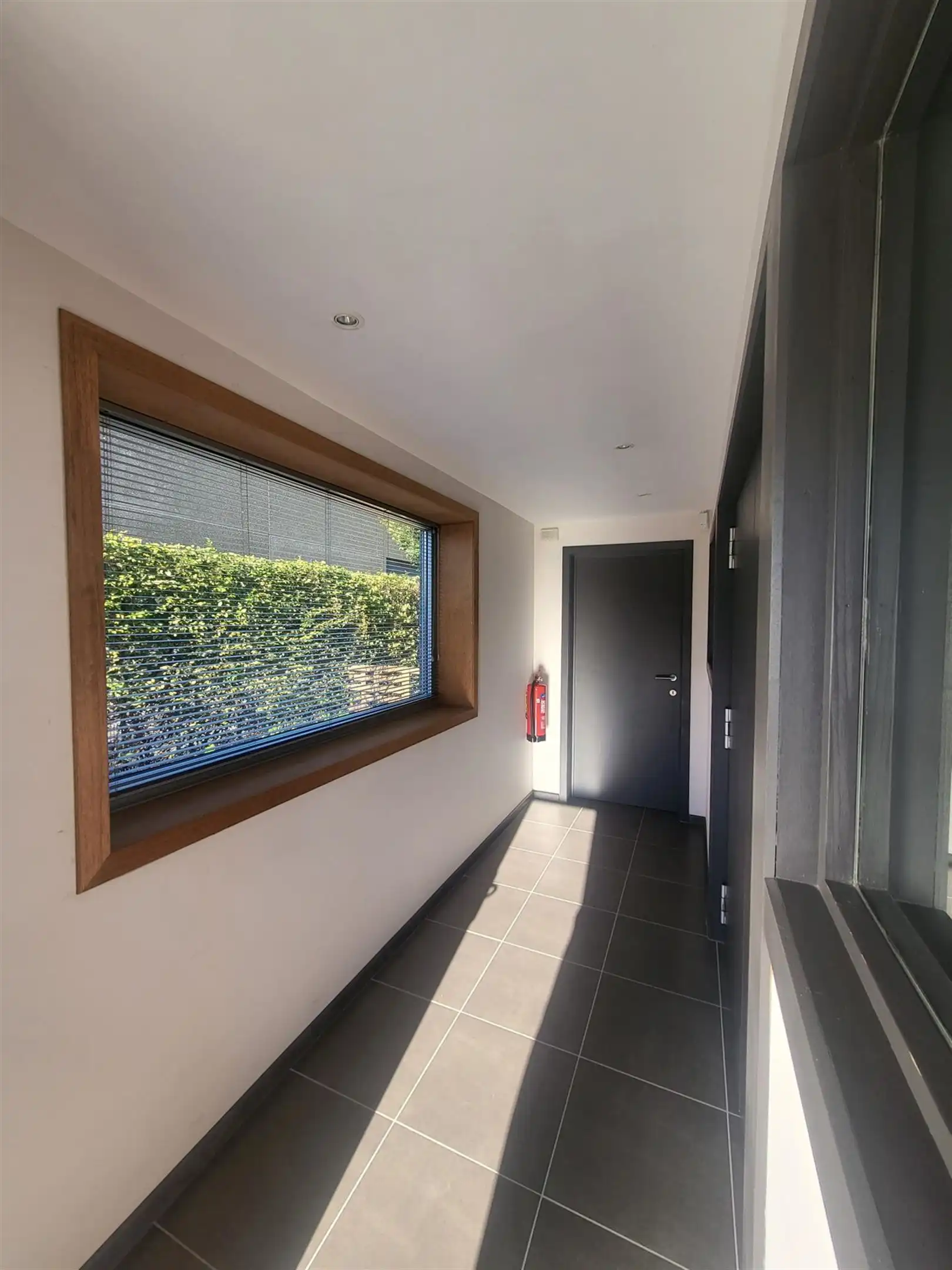 Kantoorruimte op terrein AKMO II langsheen E34 (gelijkvloers) foto 11