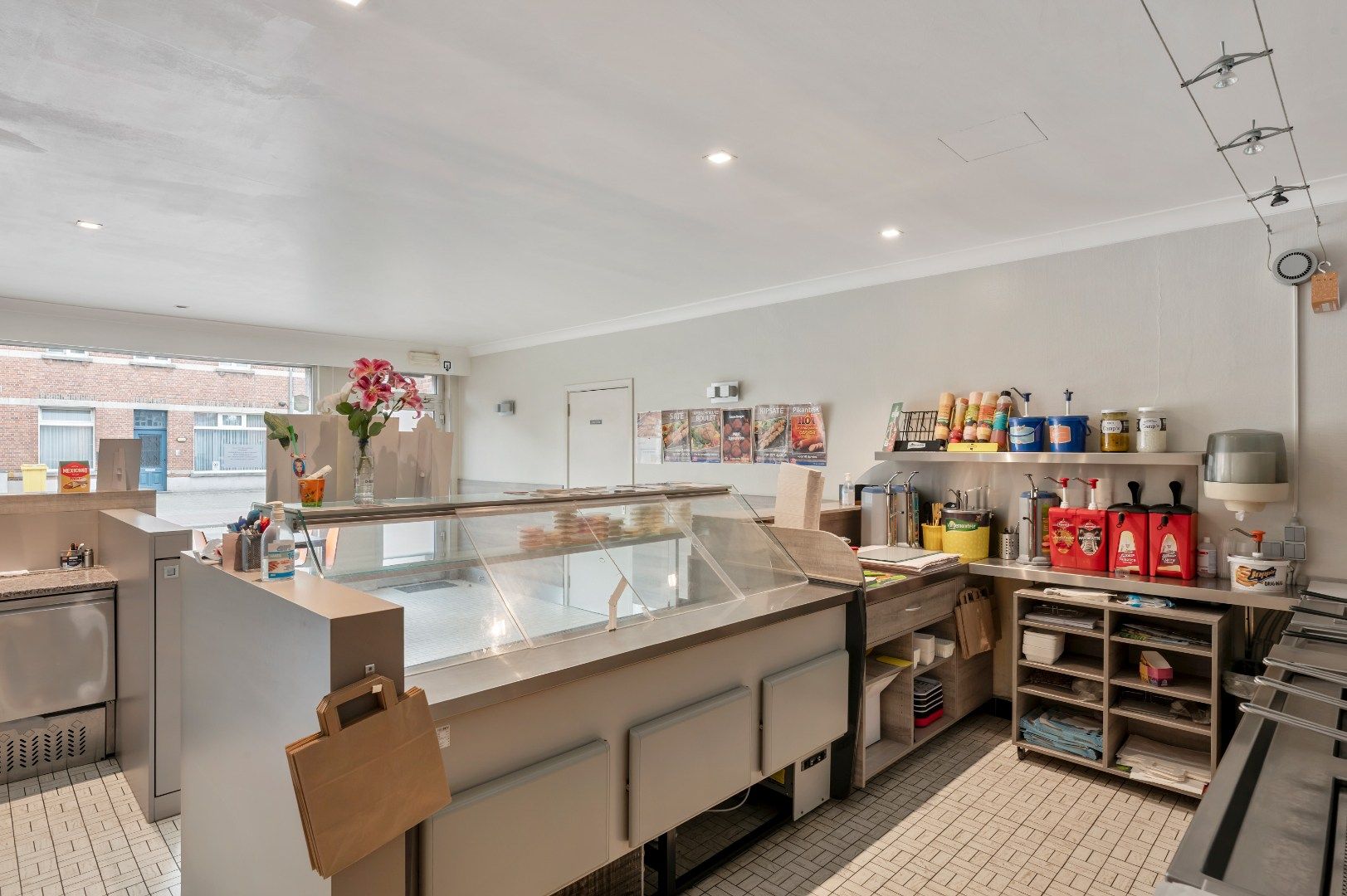 Handelspand in Olen met horeca- en andere mogelijkheden met bovenliggend appartement foto 7
