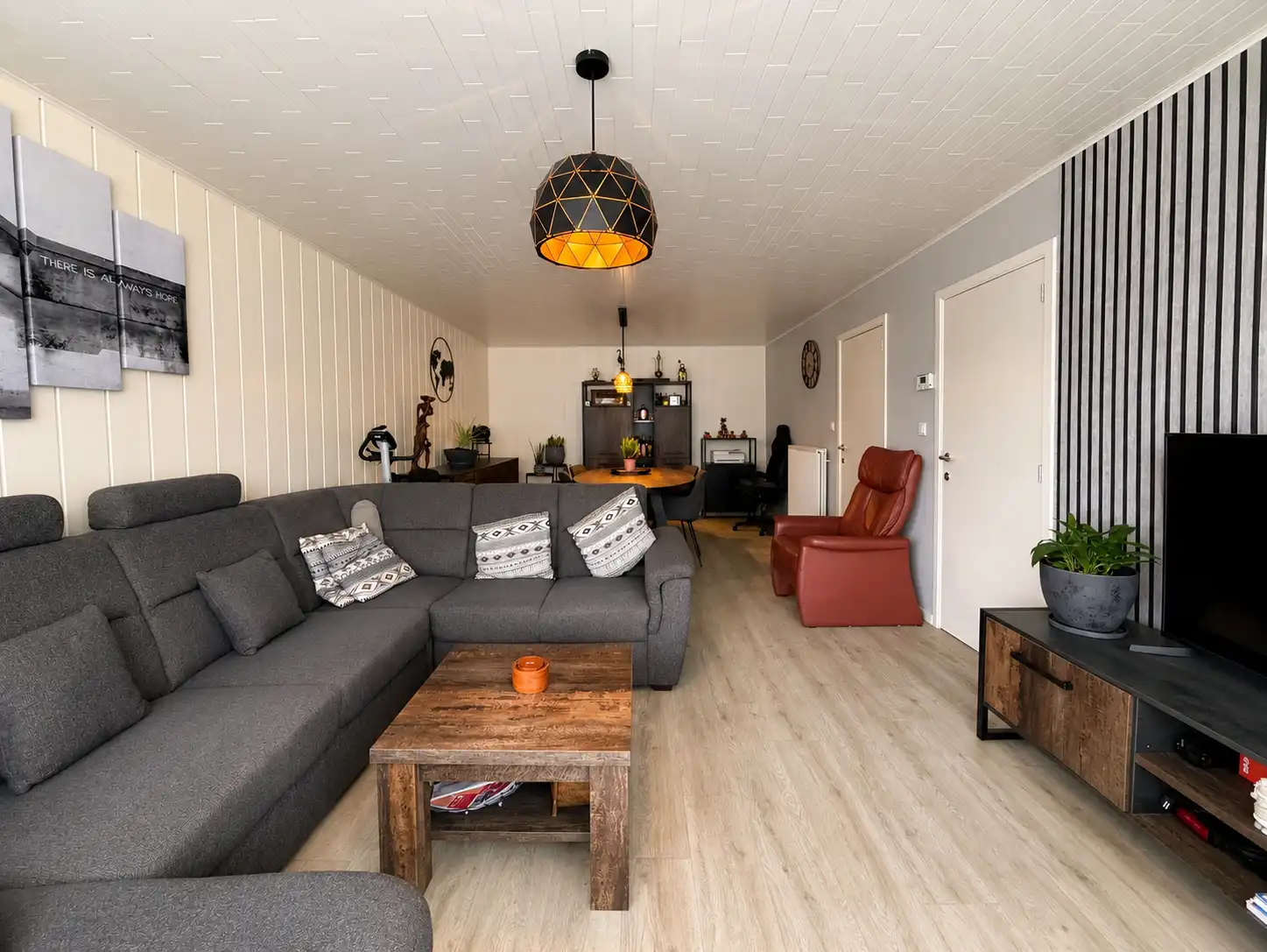 Instapklaar gelijkvloers appartement met 2 slaapkamers van 100 m² met terras en autostaanplaats foto 4