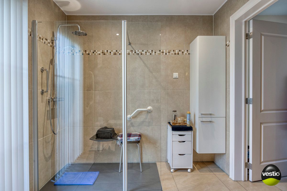 OPBRENGSTEIGENDOM VAN VERHUURD GELIJKVLOERS APPARTMENT MET 1 SLP NABIJ CENTRUM HOESELT. foto 13