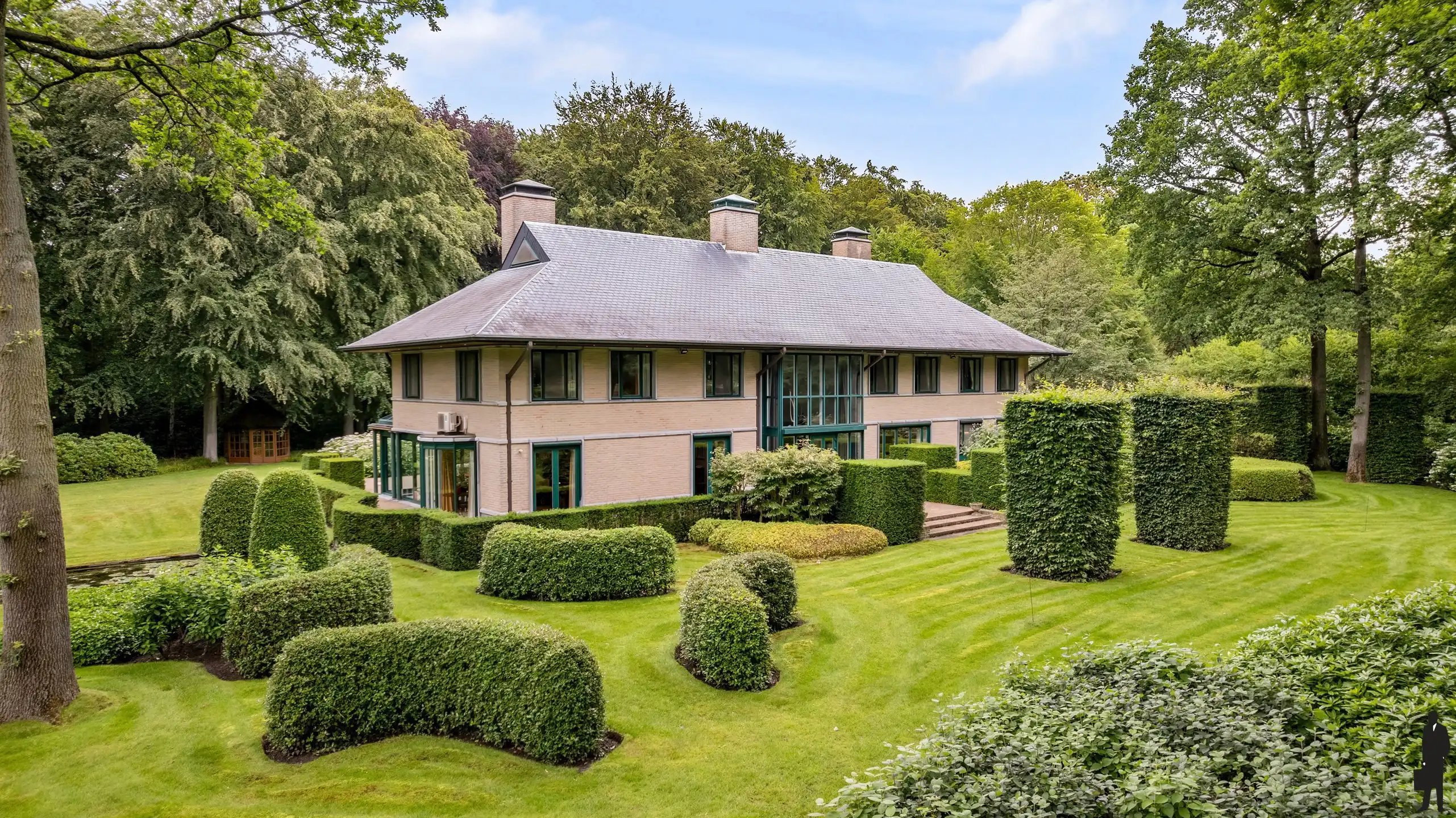 Exclusieve villa met parktuin in Vriesdonk, op ca. 6.411 m² foto {{pictureIndex}}