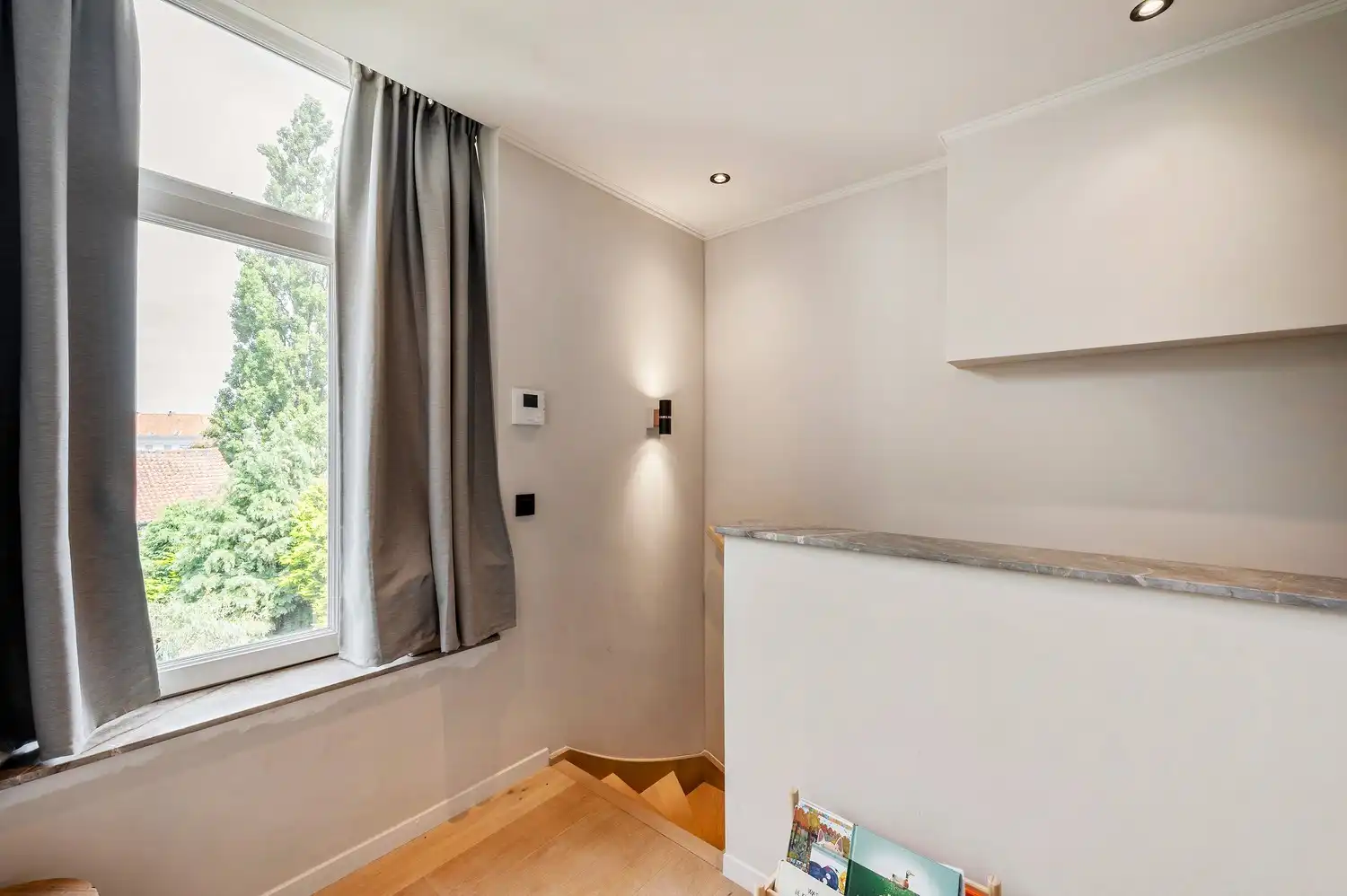 Een karaktervol, ruim herenhuis te koop foto 17