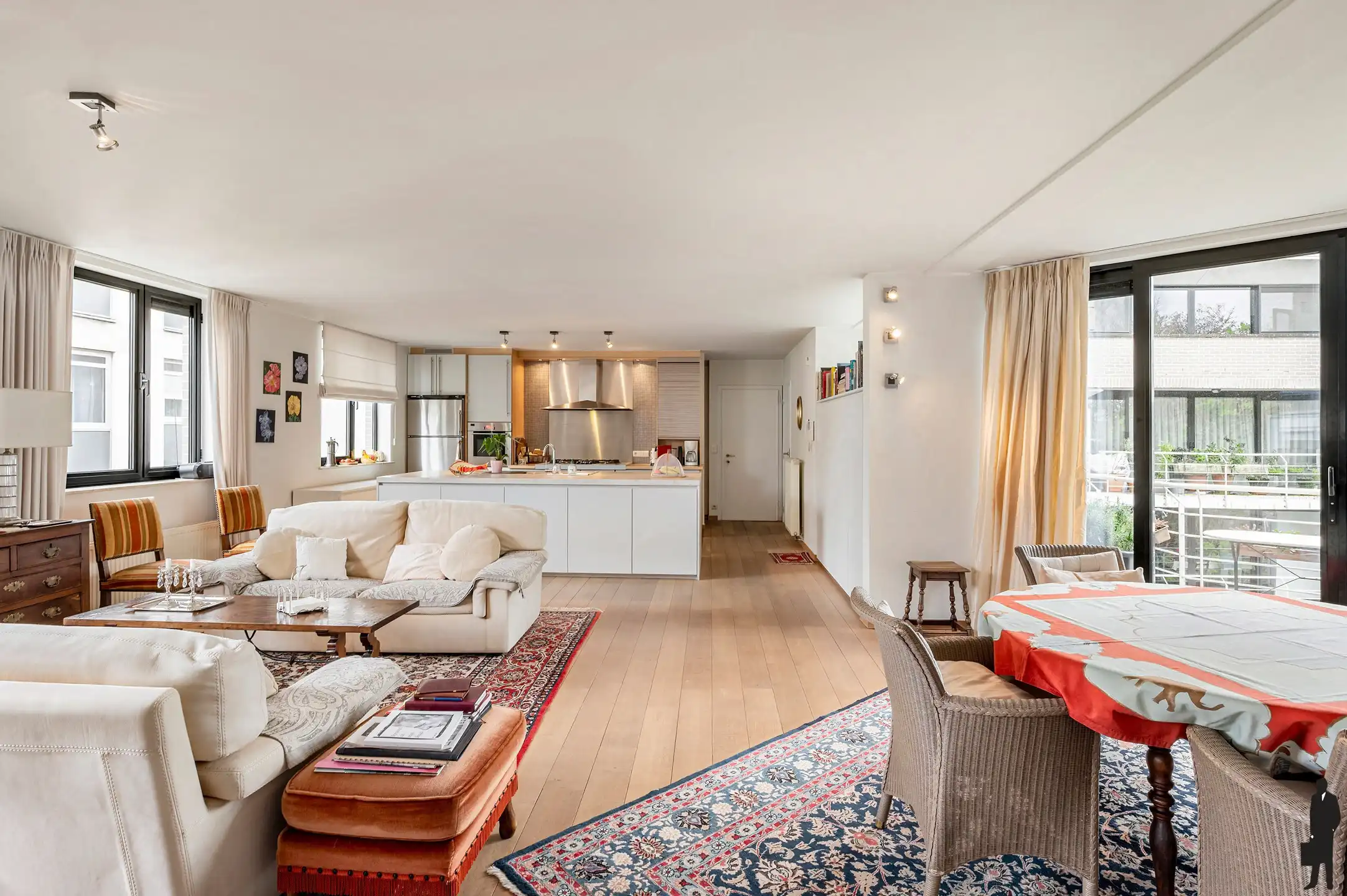 Lichtrijk duplex appartement met uitzonderlijk brede gevel foto 9