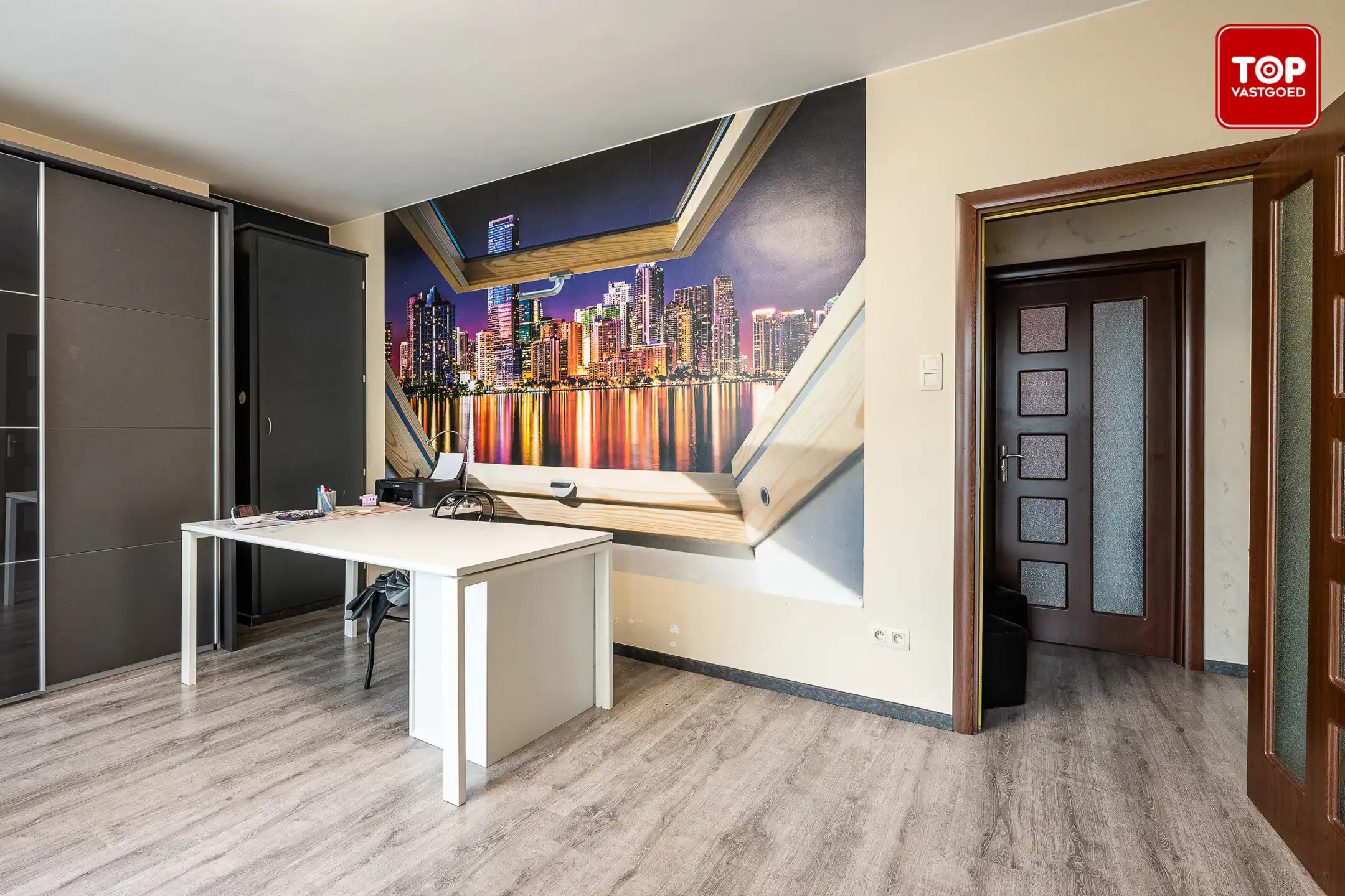 Gelijkvloers 2-slaapkamer appartemen met garage.  foto 6