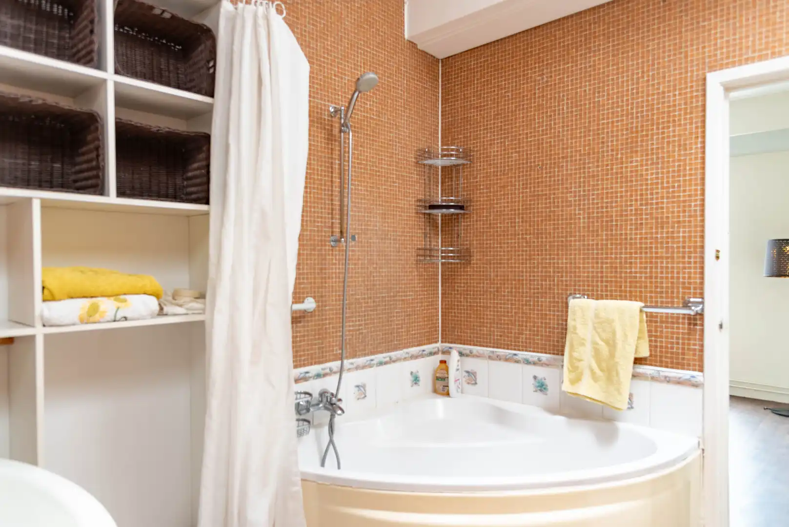 Gemeubeld 2-slaapkamerhoekappartement met groot terra foto 18