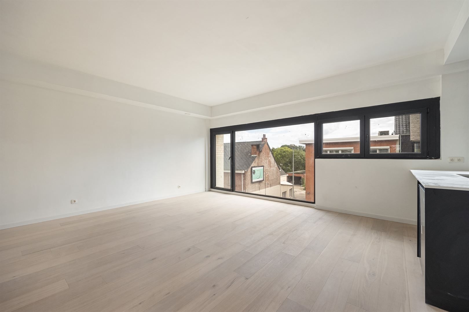 Instapklaar appartement met terras en 3 slaapkamers foto 4