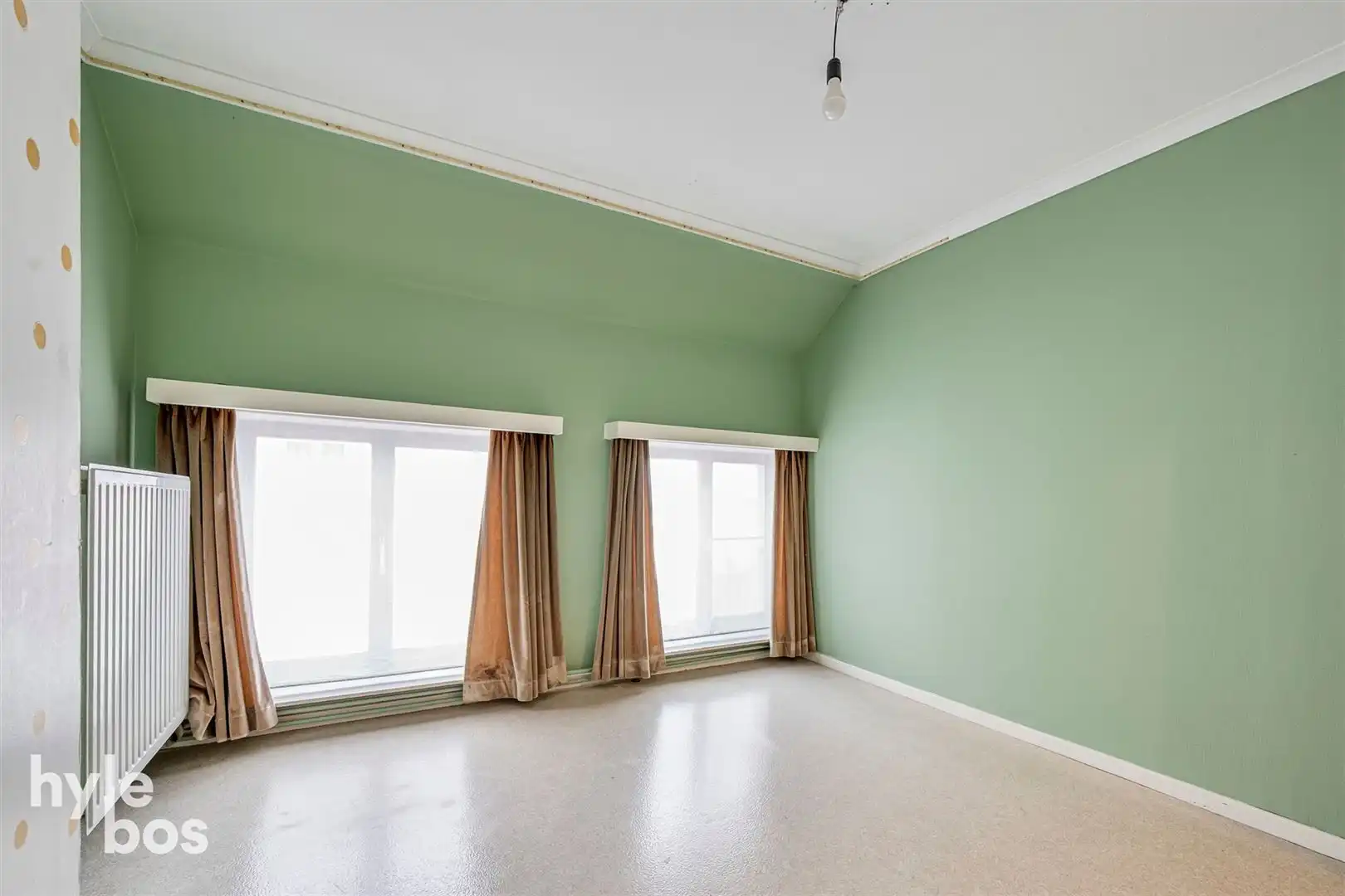 Ruim bovenhuis met groot magazijn in het centrum van de stad foto 6