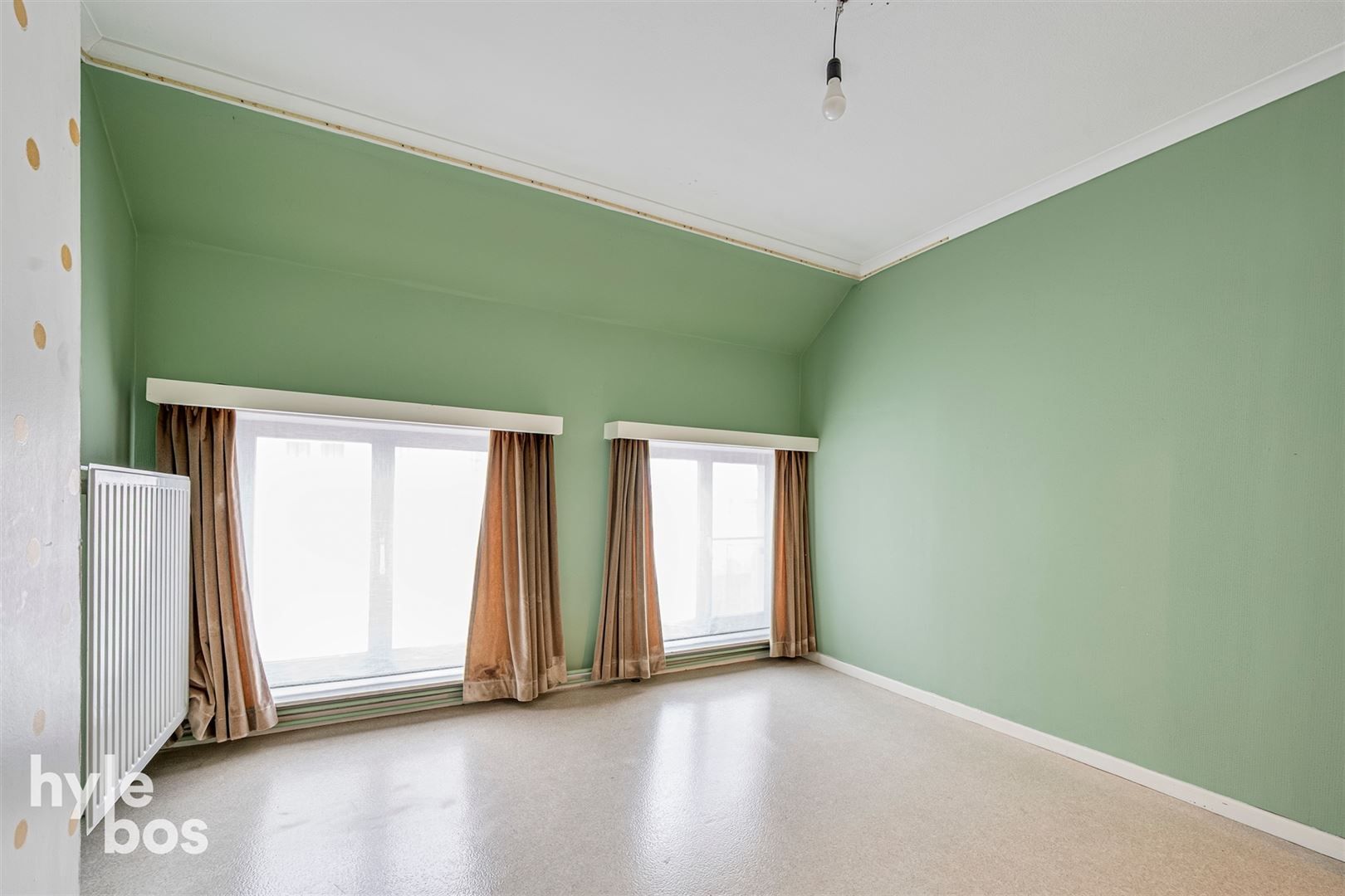 Ruim bovenhuis met groot magazijn in het centrum van de stad foto 6