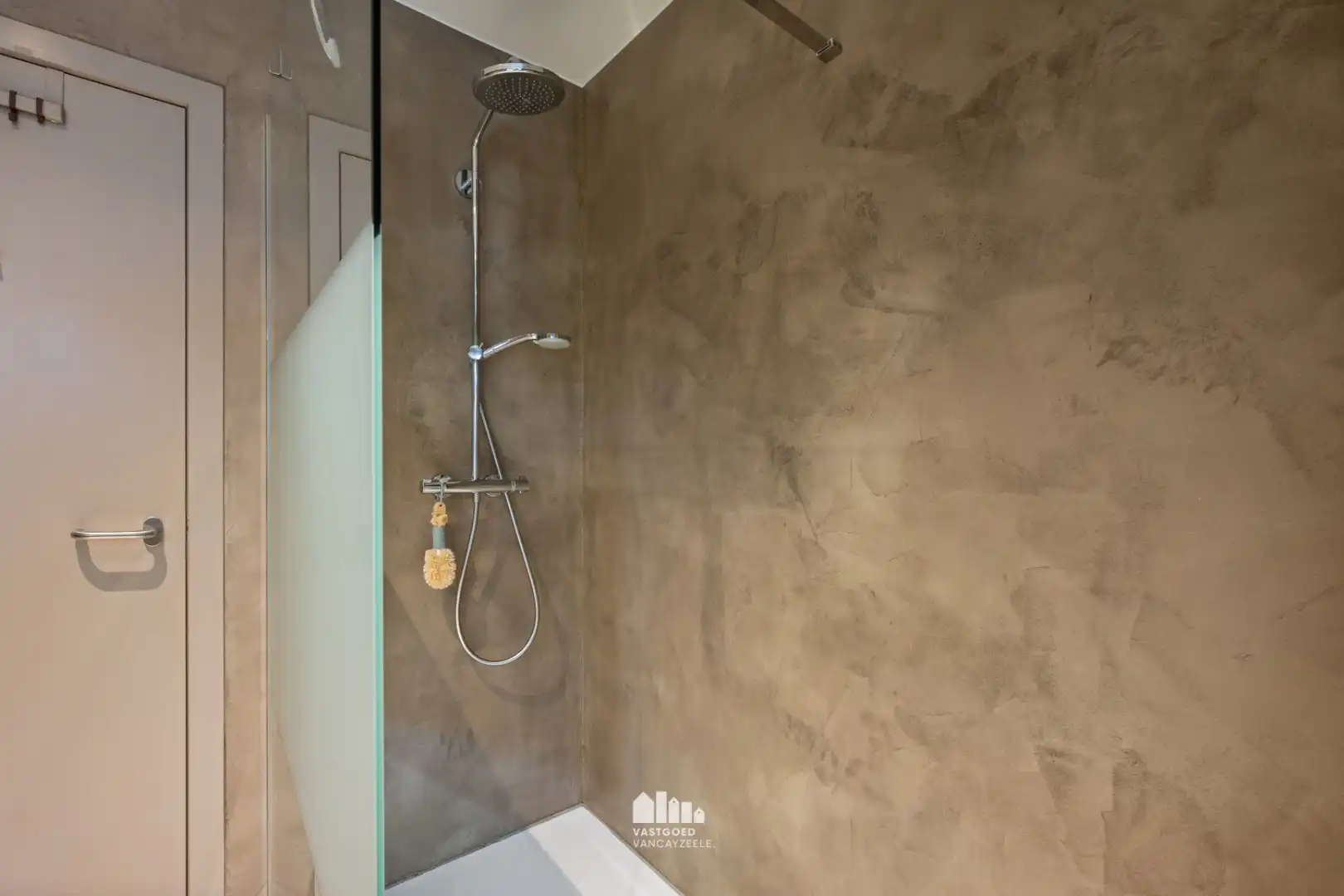 Instapklare villa met zonnige tuin op topligging in rustige wijk te Ieper foto 17