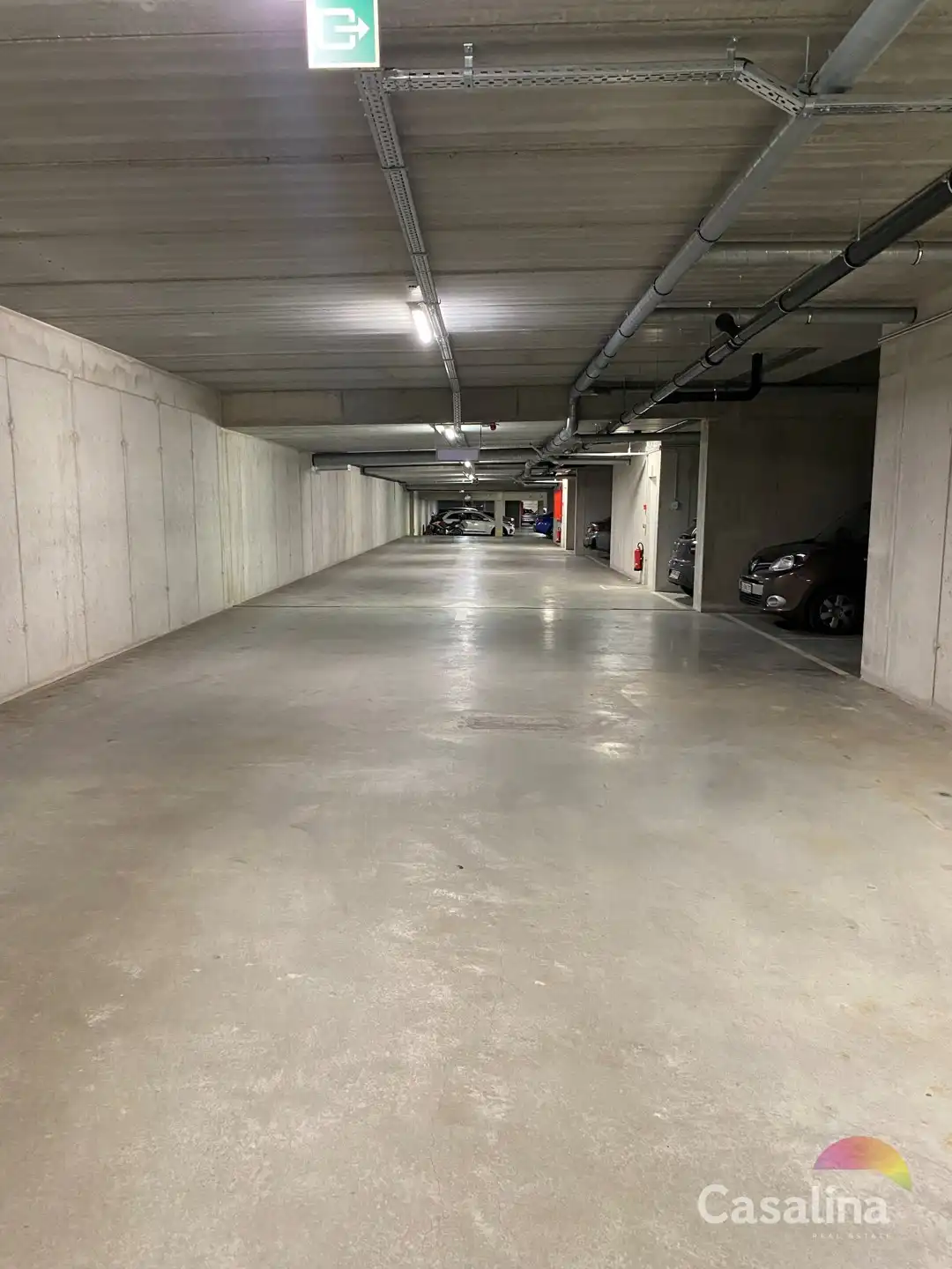 Autostaanplaats / Parking foto 3