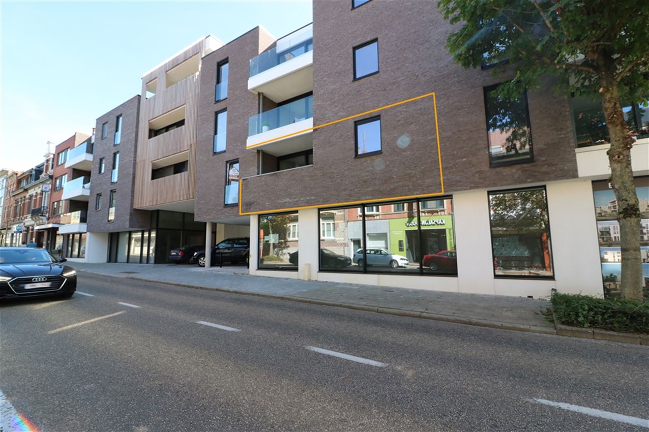 Heel recent gebouw, lift, terras, garage, 1 grote slpk. foto {{pictureIndex}}