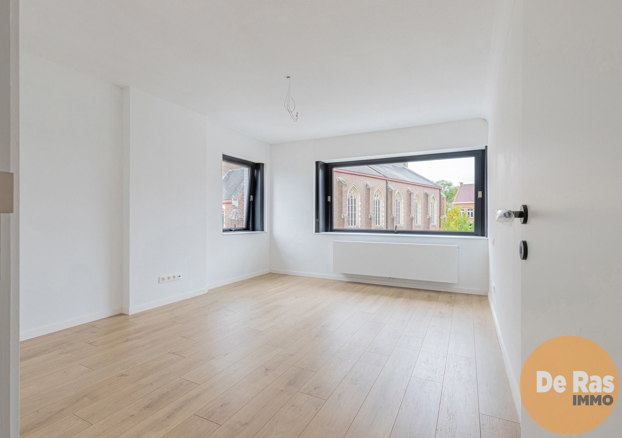 HILLEGEM – Mooi gerenoveerde woning met aangename tuin foto 11