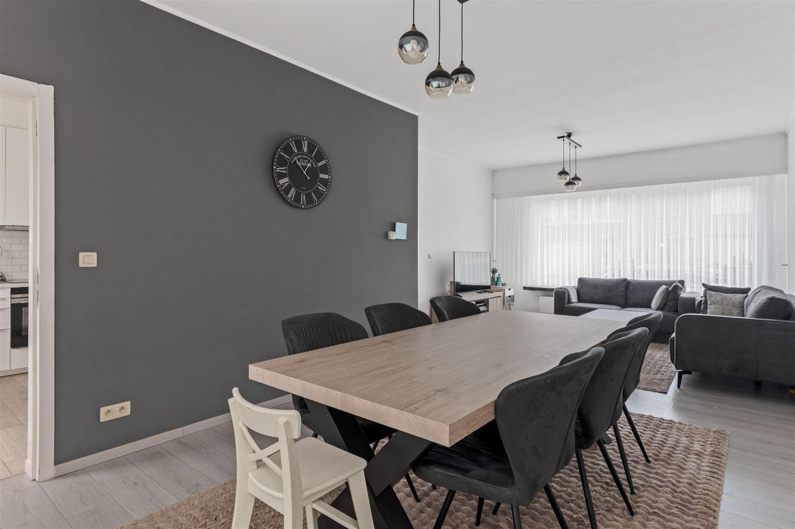 Gerenoveerde halfopen woning op ca. 300m2 met garage en tuin. foto 6