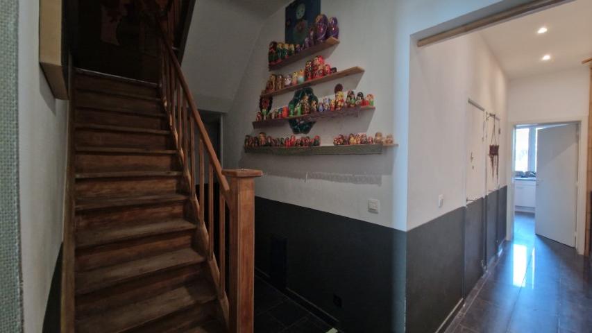 Ruime EENGEZINSWONING met grote leefruimten, 2 slaapkamers en mooi terras, woning met mogelijkheden, op 1 are 33 ca. foto 14