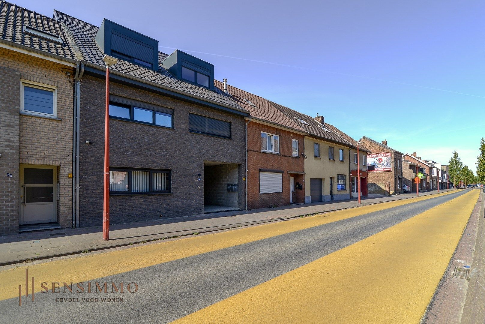 Mooie afgewerkt triplex met 3 slaapkamers, terras en parking foto {{pictureIndex}}
