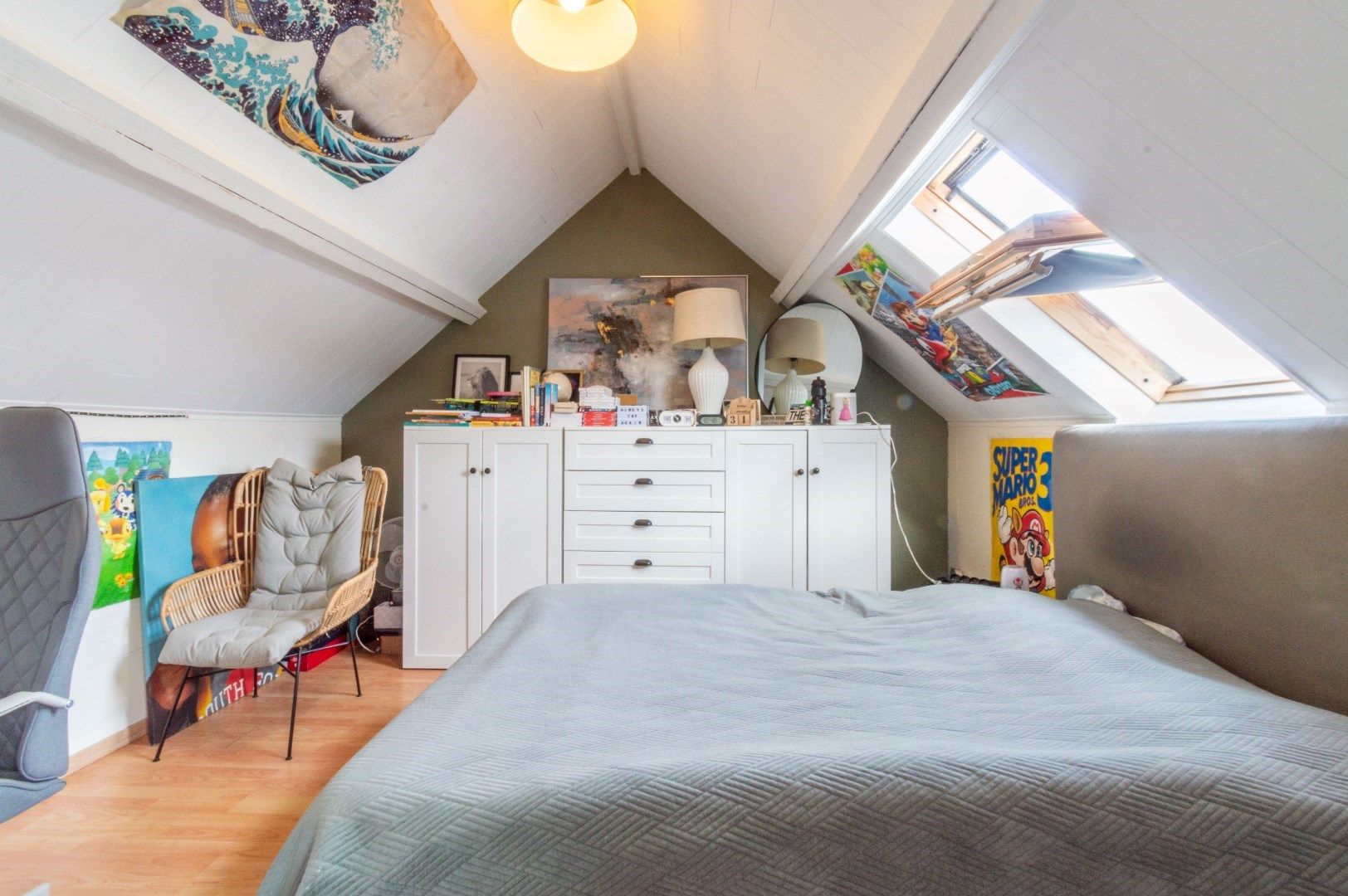 Ruime en gerenoveerde woning met 4 slaapkamers + garage! foto 17