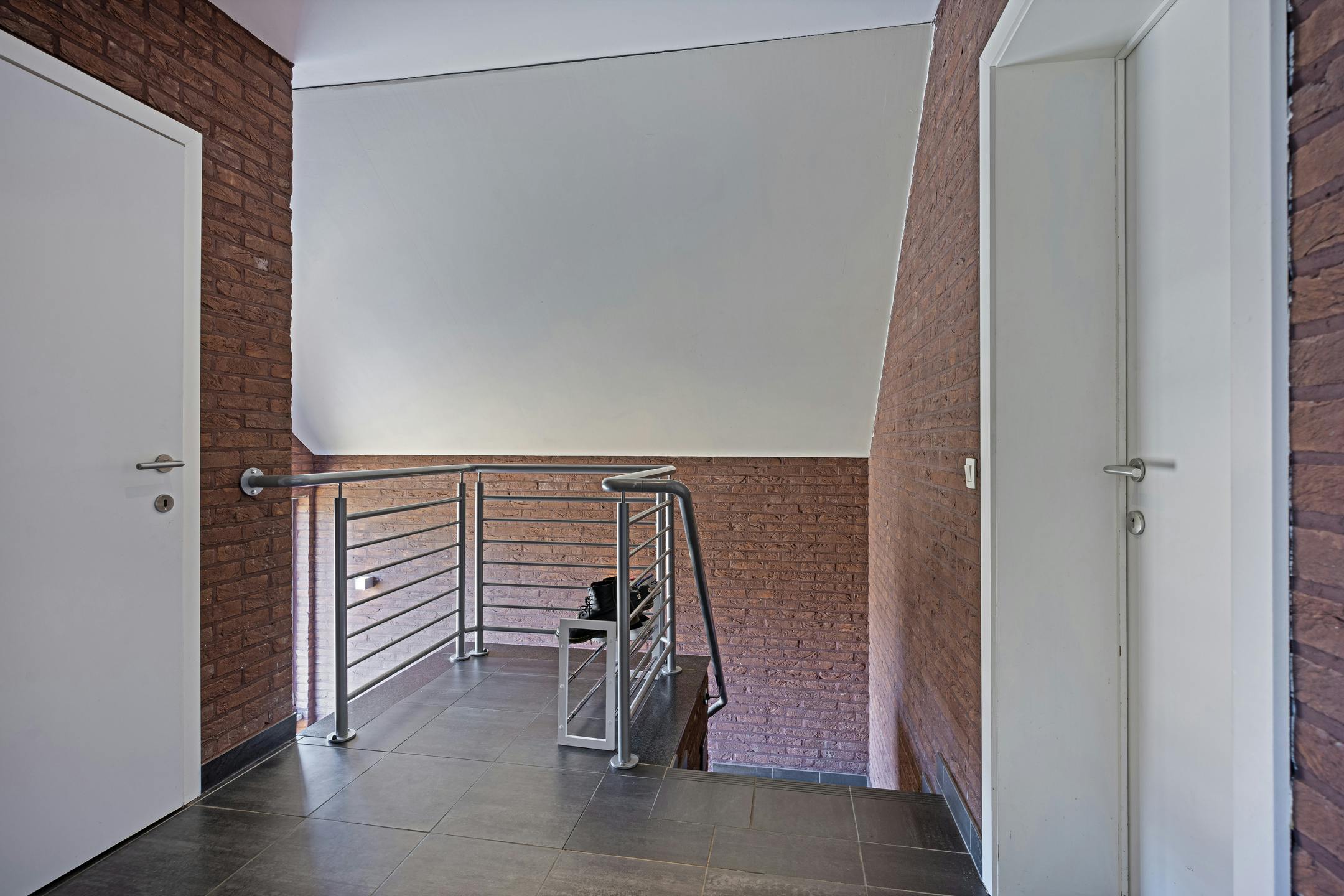 Appartement met groot terras te koop in Maasmechelen foto 4