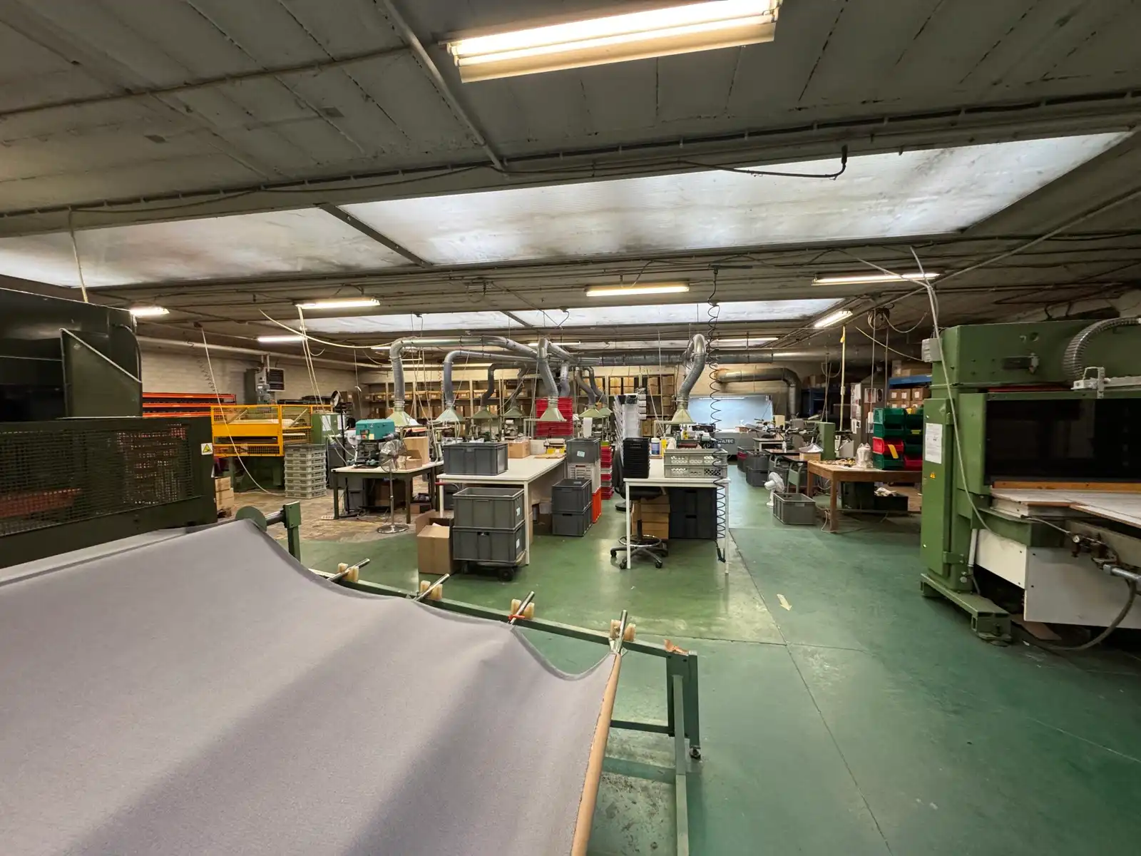 Grote magazijnruimte/atelier met kantoor te koop in Deurne  foto 23