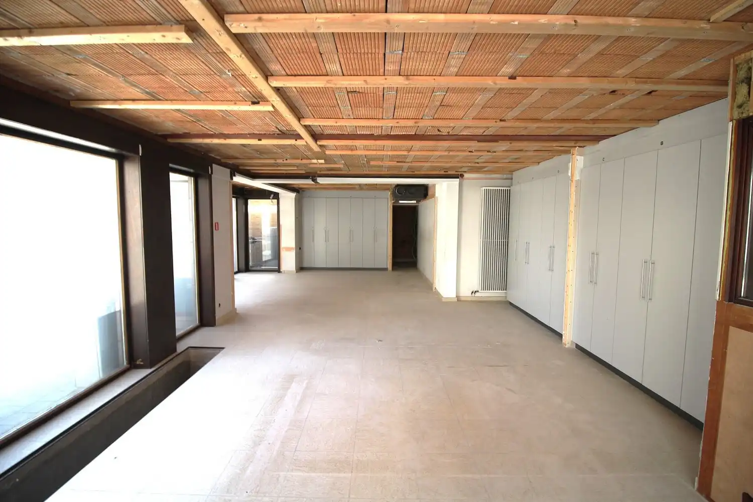 te huur Maldegem | winkel- of kantoorruimte op een TOP-locatie met 100% zichtbaarheid. foto 5