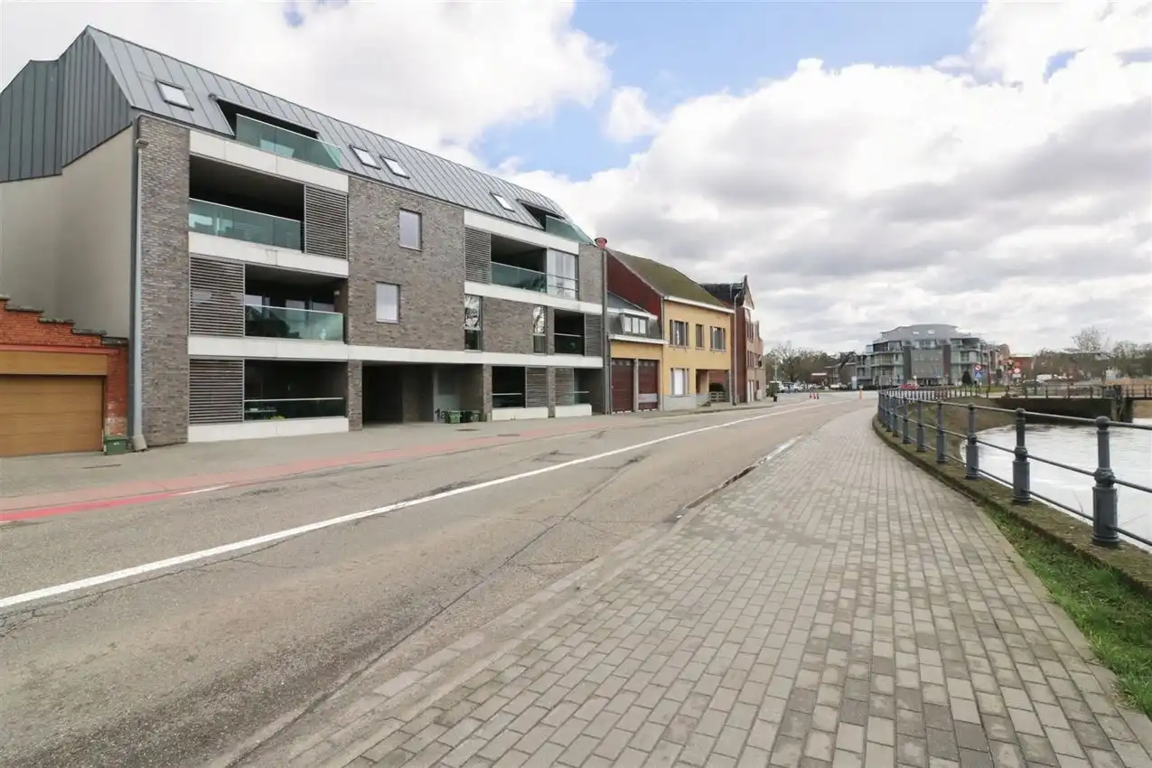 Zonnige penthouse met 2 slaapkamers, mooi terras, inclusief garage  foto 36