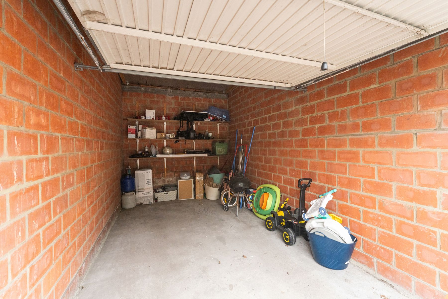 Centraal gelegen woning met afzonderlijke garage foto 15