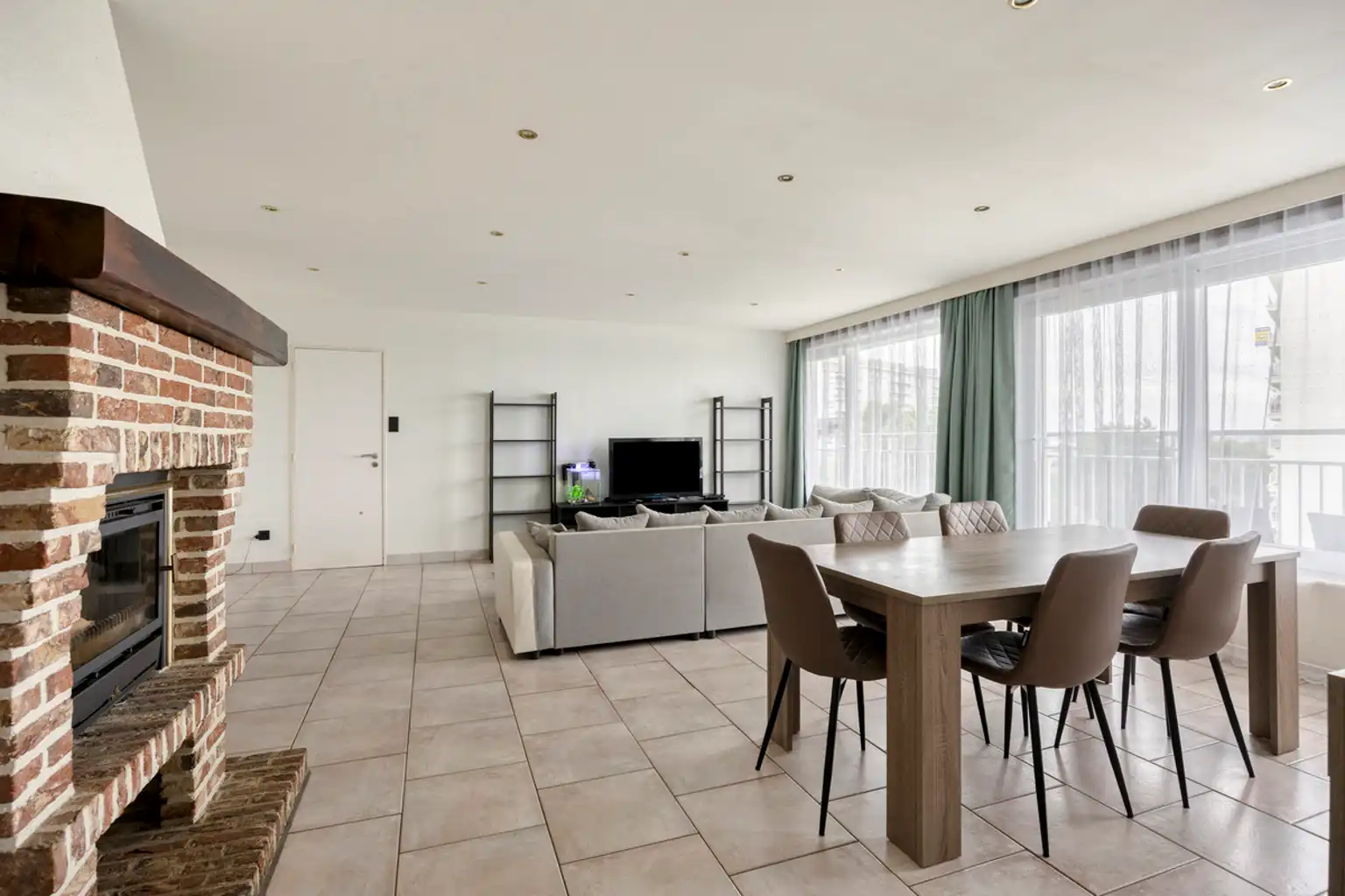 Volledig gerenoveerd appartement van 83 m² met 2 terrassen foto 3