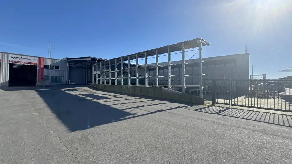 Magazijn te huur in semi-industrieel complex Vaartkaai in Merksem foto 2