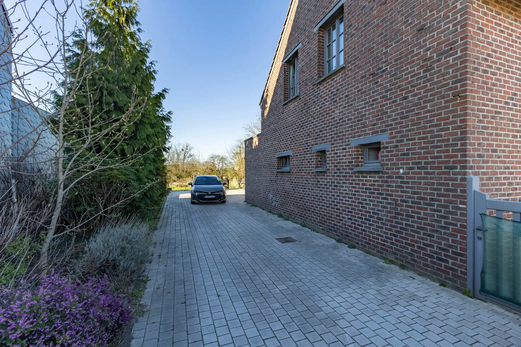 Villa met 4 slaapkamers, grote tuin en garage foto 28