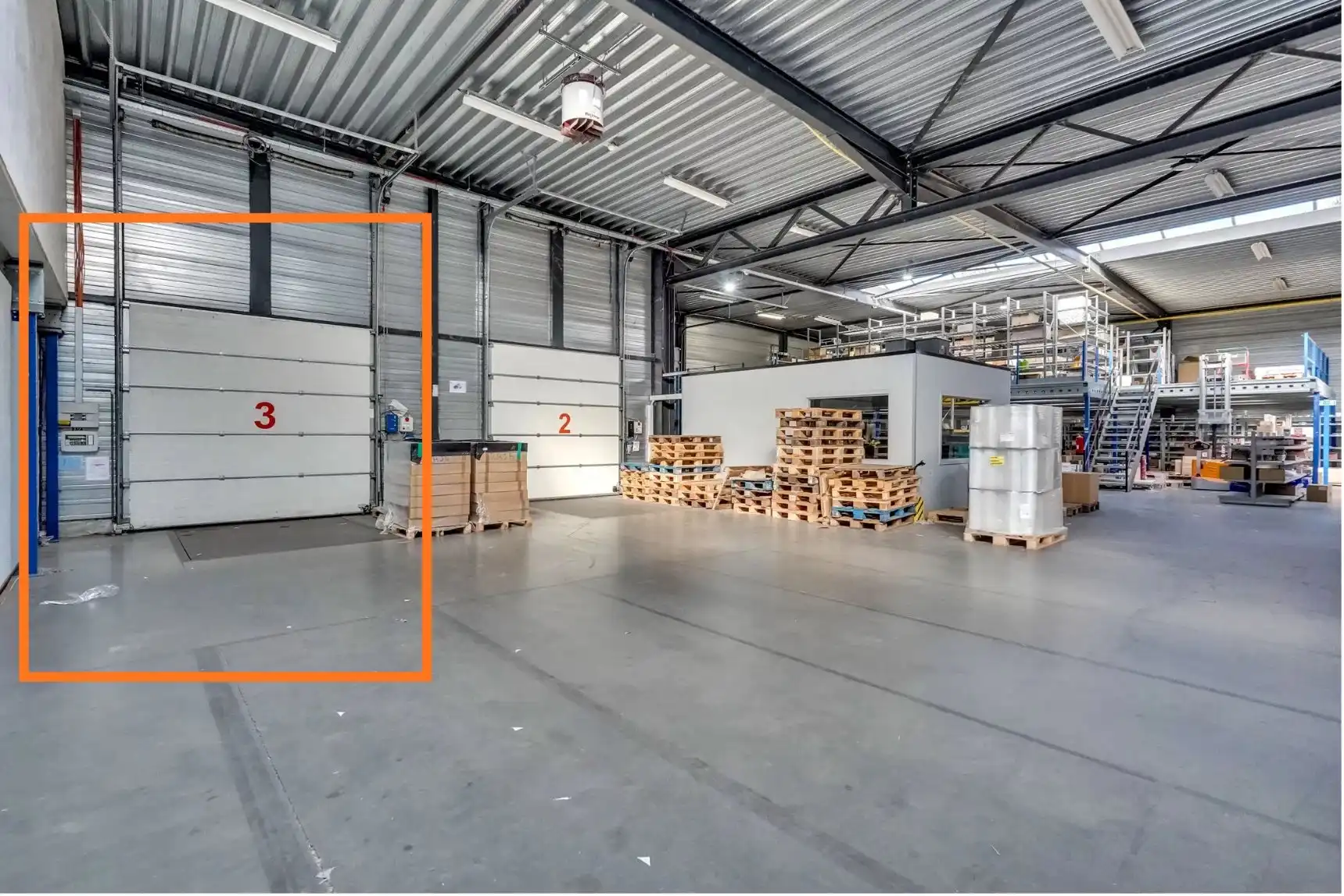 Industrieel gebouw op strategische locatie foto 4