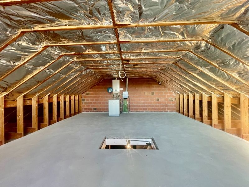 RECENTE HALFOPEN BEBOUWING MET DRIE SLAAPKAMERS EN GARAGE TE HUUR foto 12