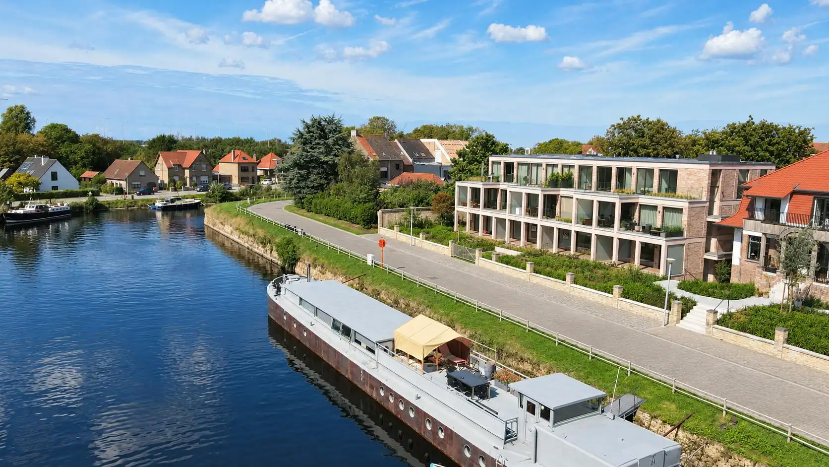Penthouse te koop aan het water in centrum Veurne foto 27