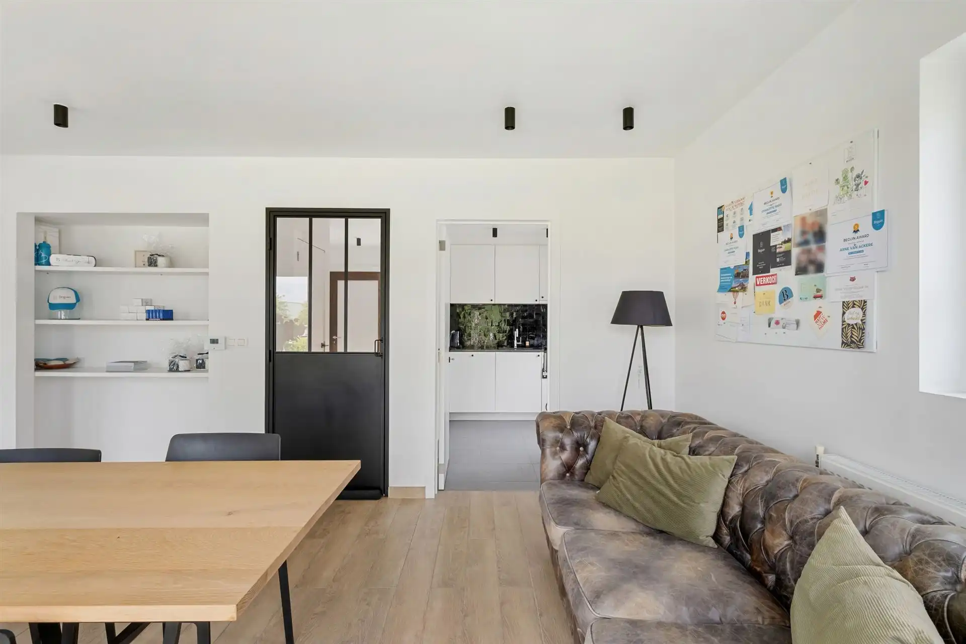 Ideaal kantoorgebouw/praktijk met appartement/extra kantoor foto 16