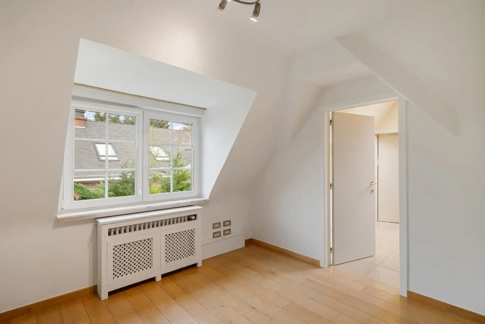 Stijlvolle villa met 5 slaapkamers op mooi perceel van 1325m² foto 15