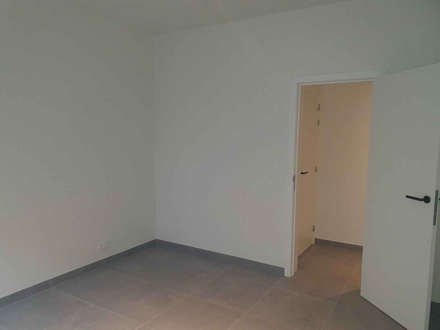 Instapklaar, duurzaam afgewerkt appartement te huur in Sint-Amandsberg foto 11