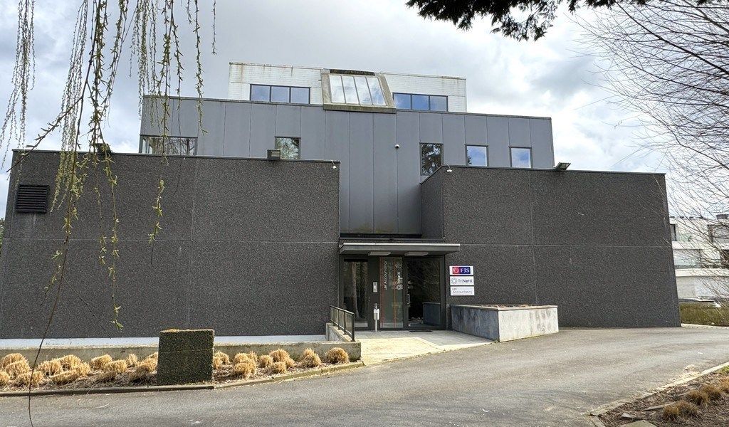 Ingedeelde kantoorruimte met visibiliteit te huur in Sint-Martens-Latem foto 2