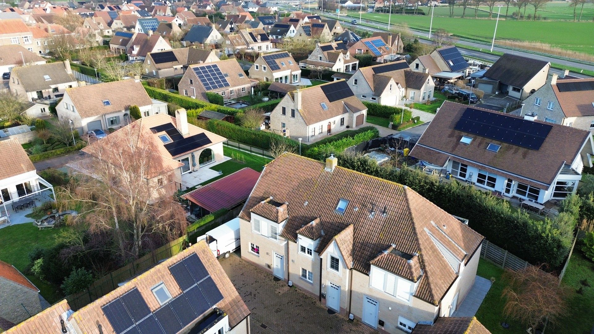 Stijlvolle halfopen bebouwing met zonnige tuin in het hart van Westkapelle foto 2