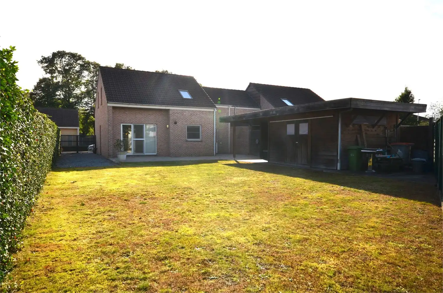!! GELIEVE U PER MAIL AAN TE MELDEN!! INSTAPKLARE WONING MET EEN KNAPPE LEEFRUIMTE, KEUKEN, EEN  WASPLAATS/BERGING, INPANDINGE GARAGE, 3 RUIME SLAAPKAMERS EEN FIJNE BADKAMER, EEN KNAPPE PRIVATE TUIN MET FIJNE OVERDEKTE ZITPLAATS EN RUIME TUINBERGING IN HET CENTRUM VAN KAULILLE! foto 12