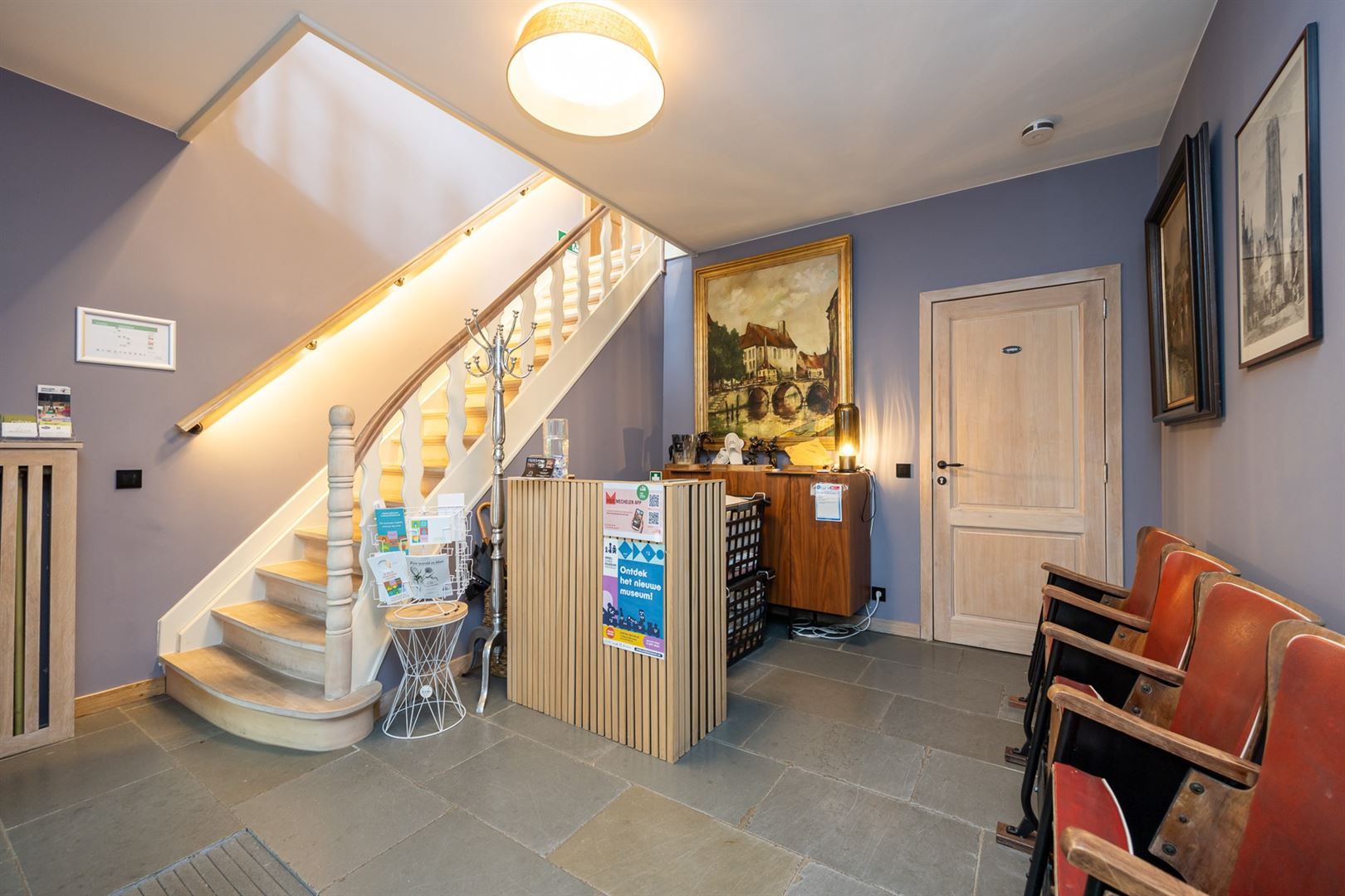 Een luxueus ingerichte woning met 5 slaapkamers en zwembad. foto 3