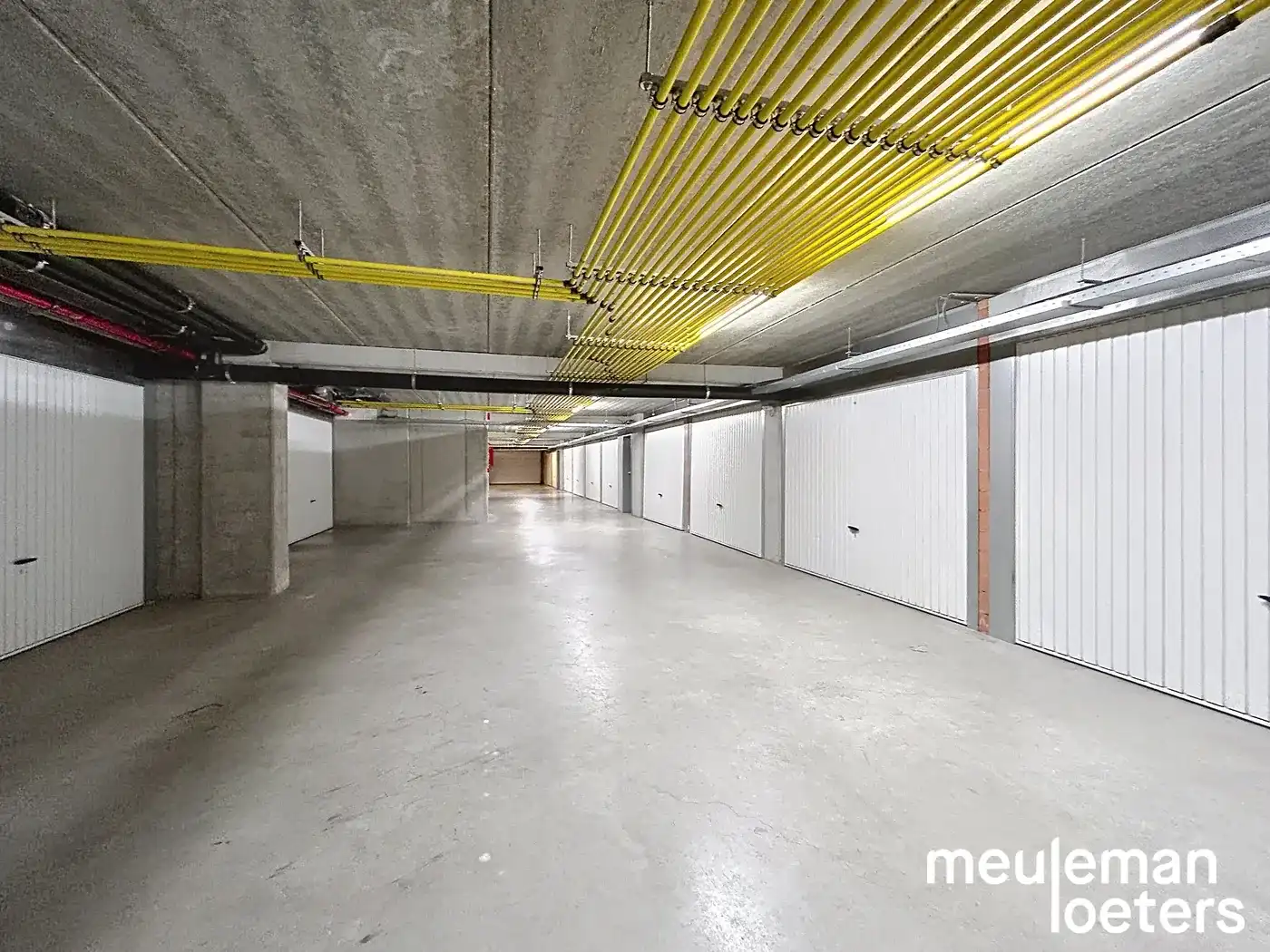 Lichtrijk driegevel appartement met ondergrondse garagebox foto 17