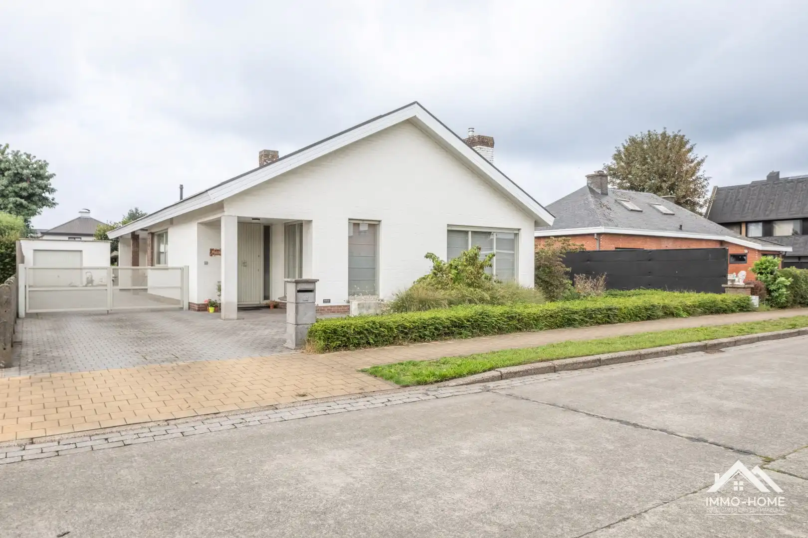 Instapklare vrijstaande bungalow in woonwijk!  foto {{pictureIndex}}
