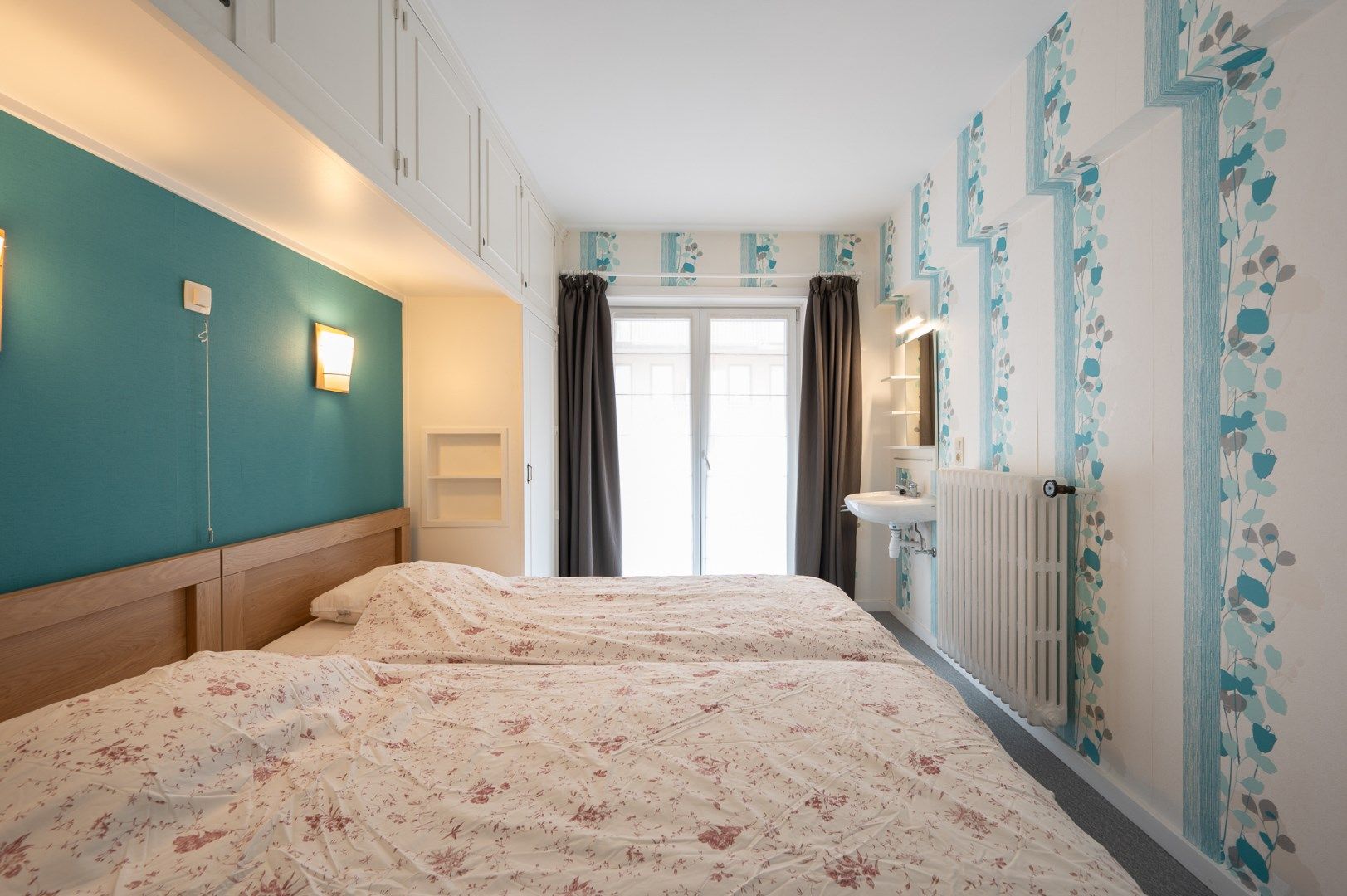 Ruim appartement met breed frontaal zeezicht te duinbergen foto 8