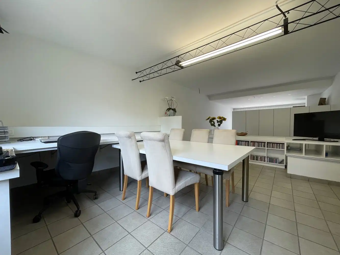 Unieke gerenoveerde woning met 5 slaapkamers en bureau foto 14