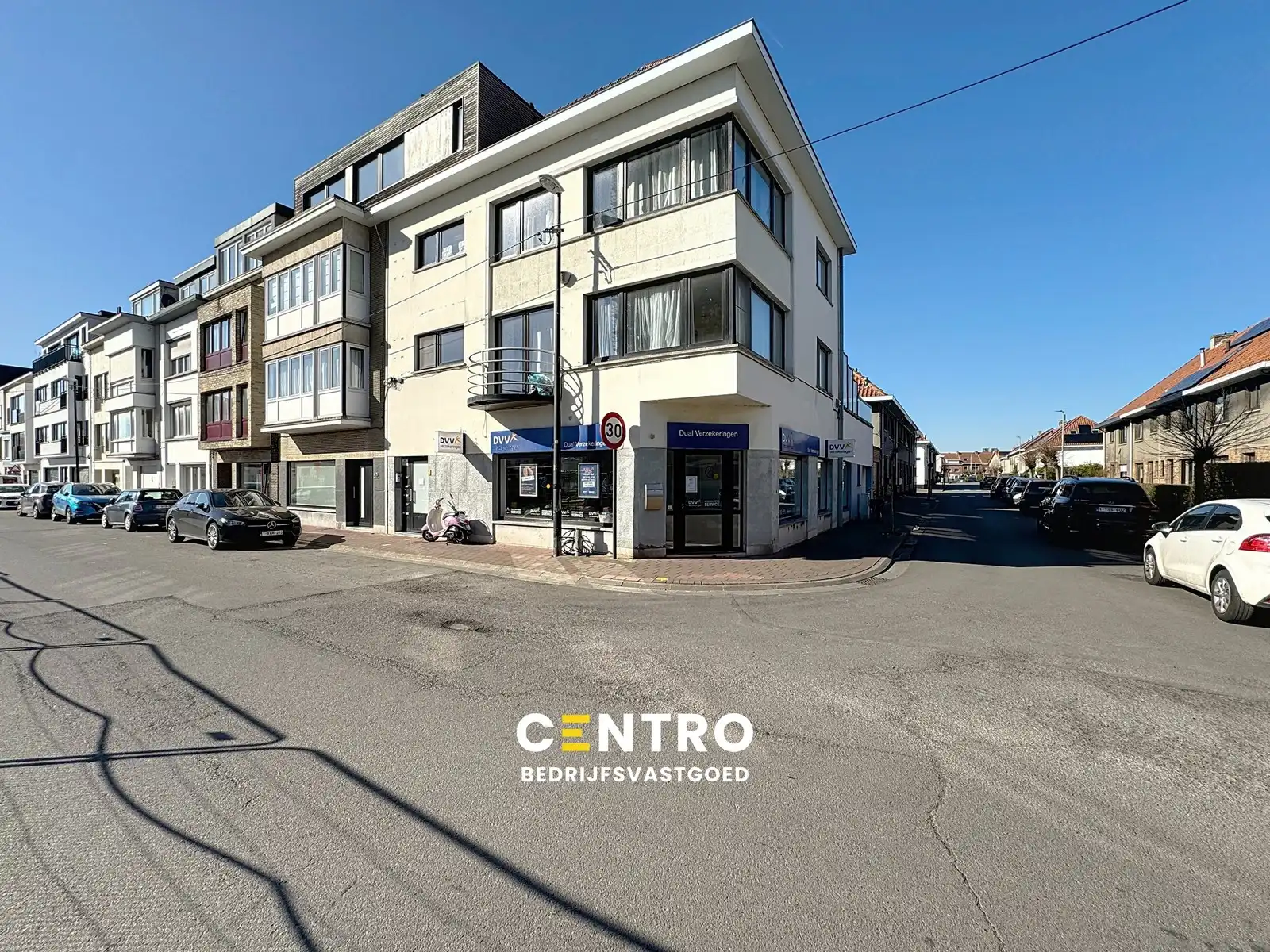 VERHUURD handelsgelijkvloers met 5,5% rendement! foto {{pictureIndex}}