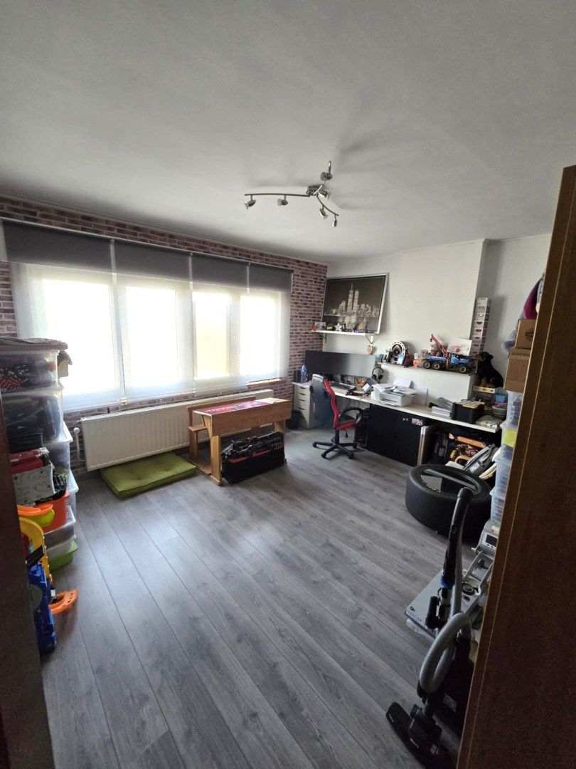 Ruime, nog licht af te werken woning gelegen te Eppegem. foto 13