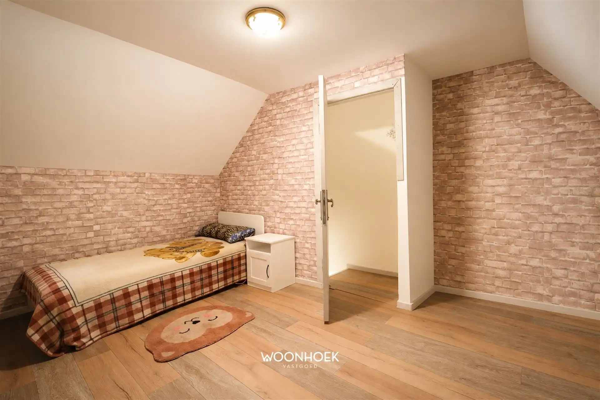 Verrassend ruime woning met 4 slaapkamers en 2 badkamers foto 19